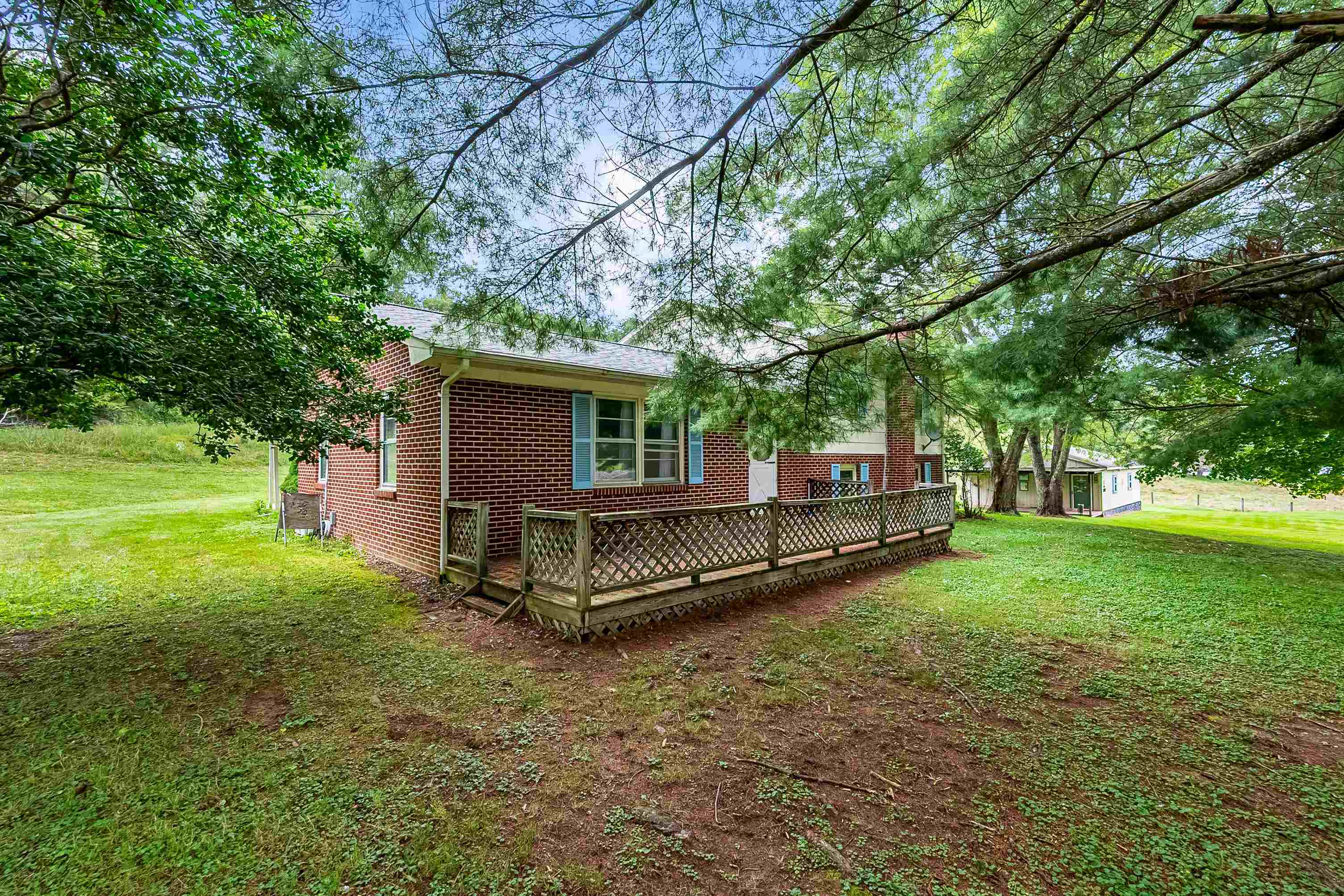 3722 Wesendonck Road Bland VA 24315