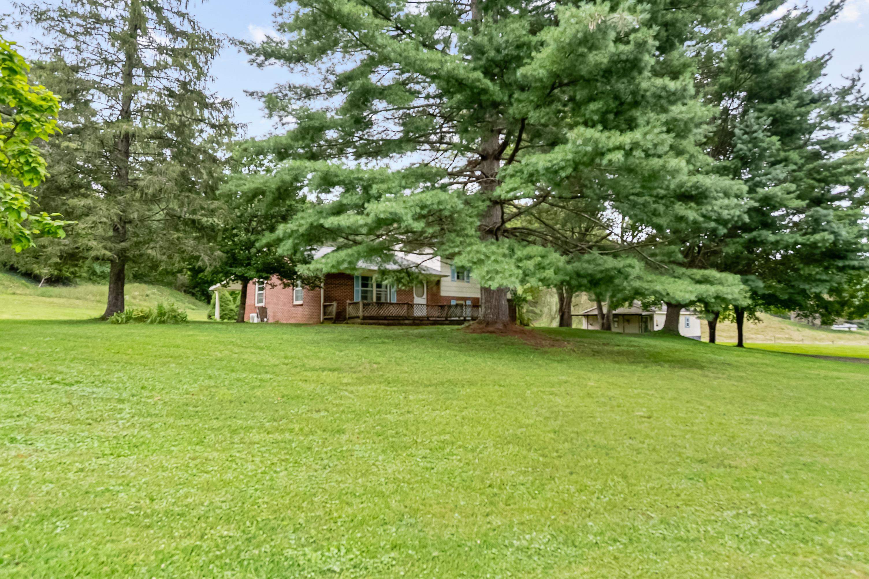 3722 Wesendonck Road Bland VA 24315