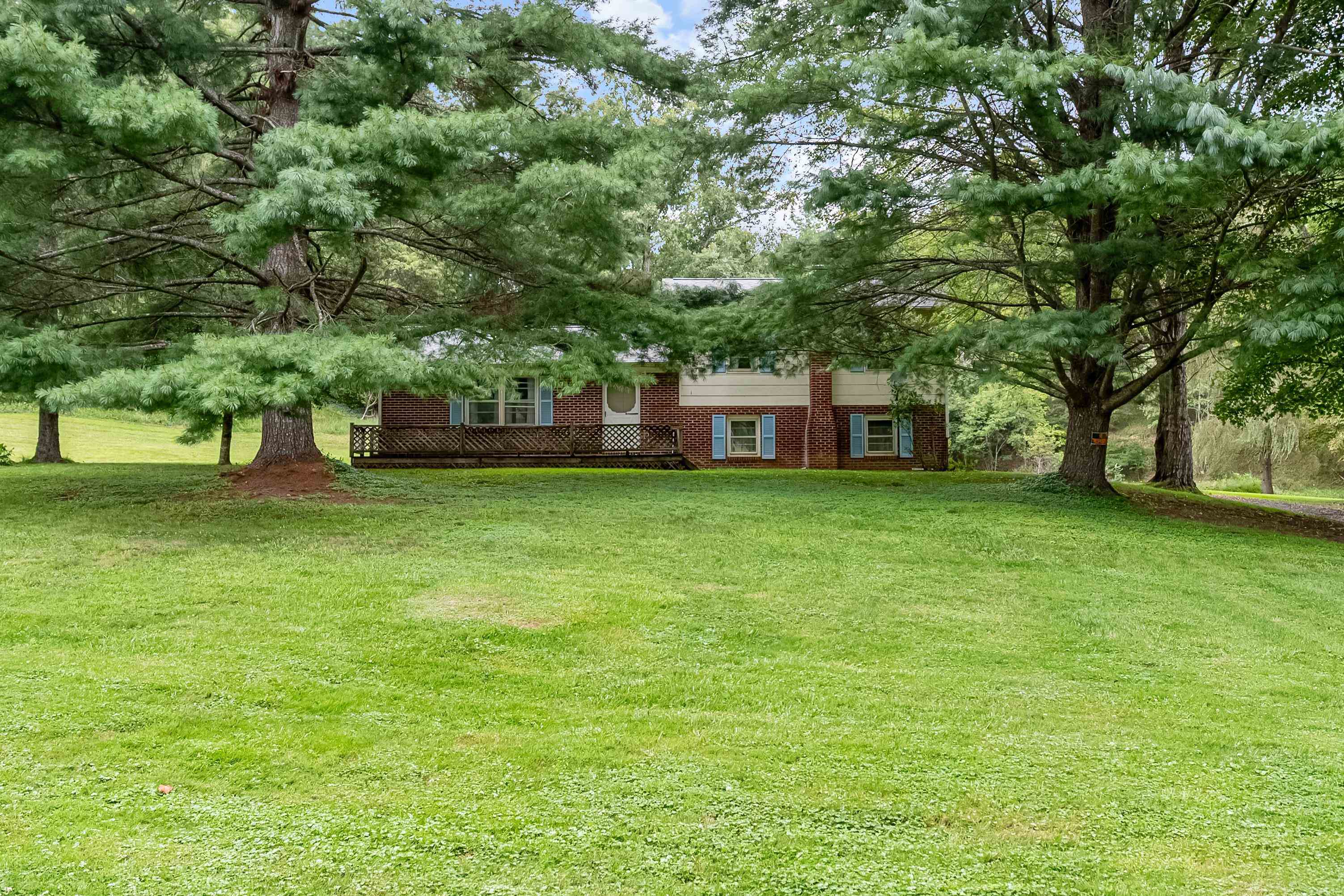 3722 Wesendonck Road Bland VA 24315