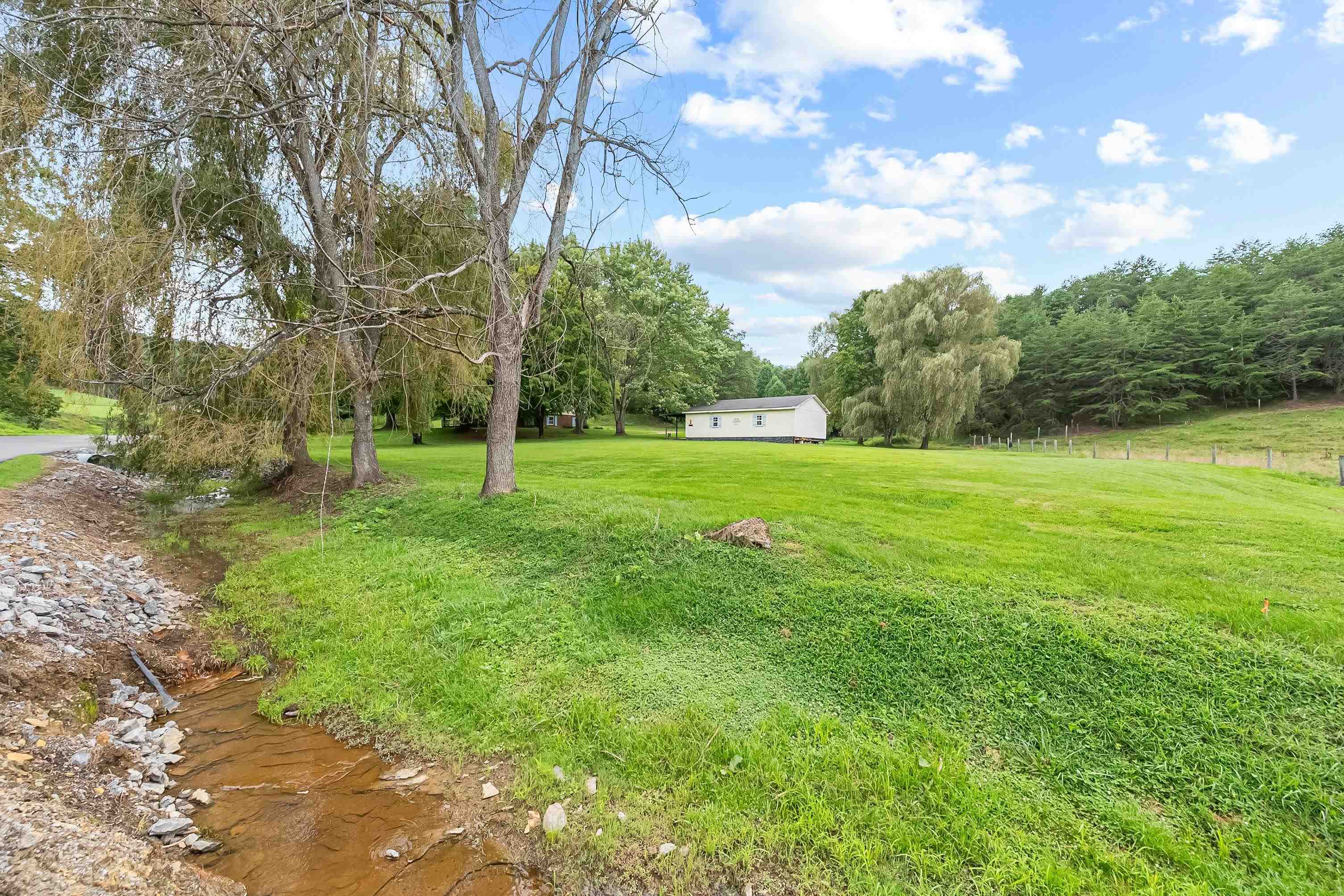 3722 Wesendonck Road Bland VA 24315