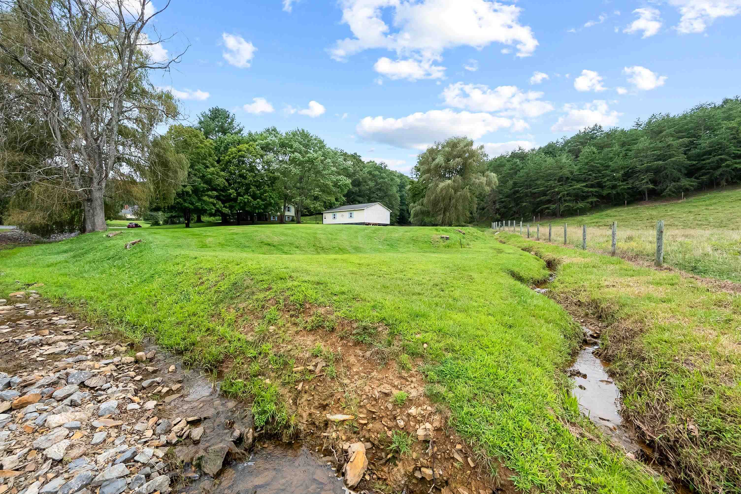 3722 Wesendonck Road Bland VA 24315