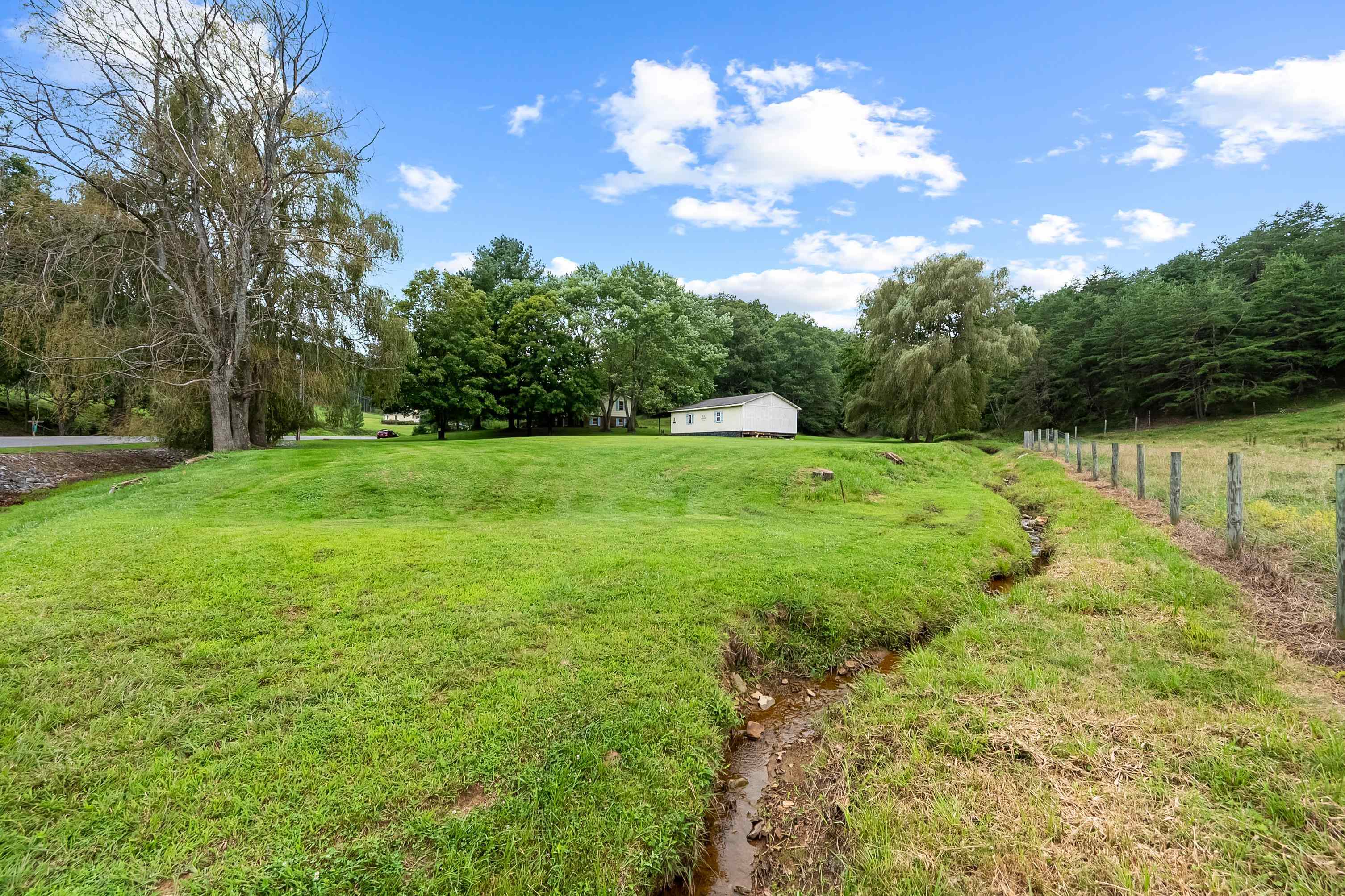 3722 Wesendonck Road Bland VA 24315