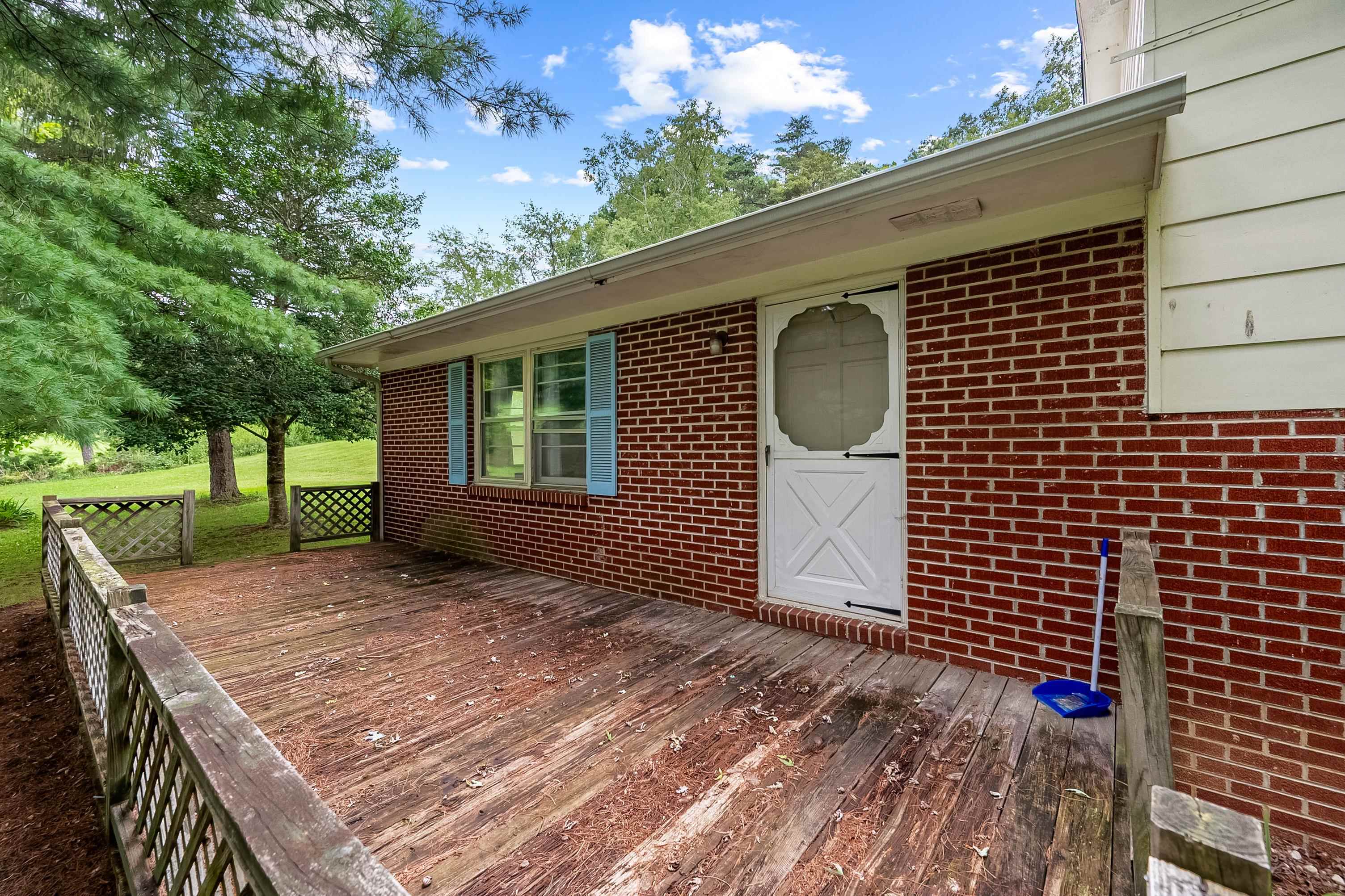 3722 Wesendonck Road Bland VA 24315