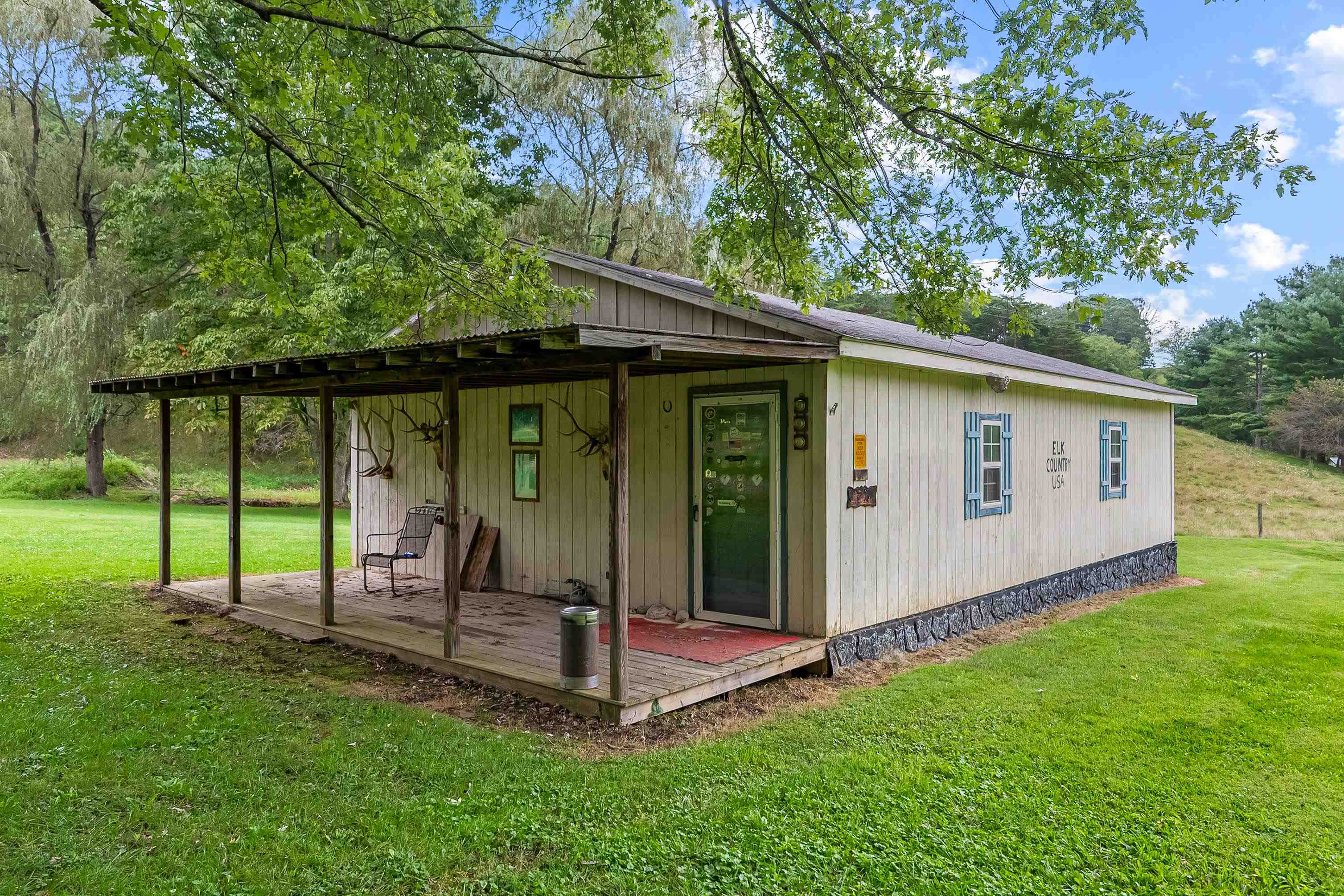 3722 Wesendonck Road Bland VA 24315