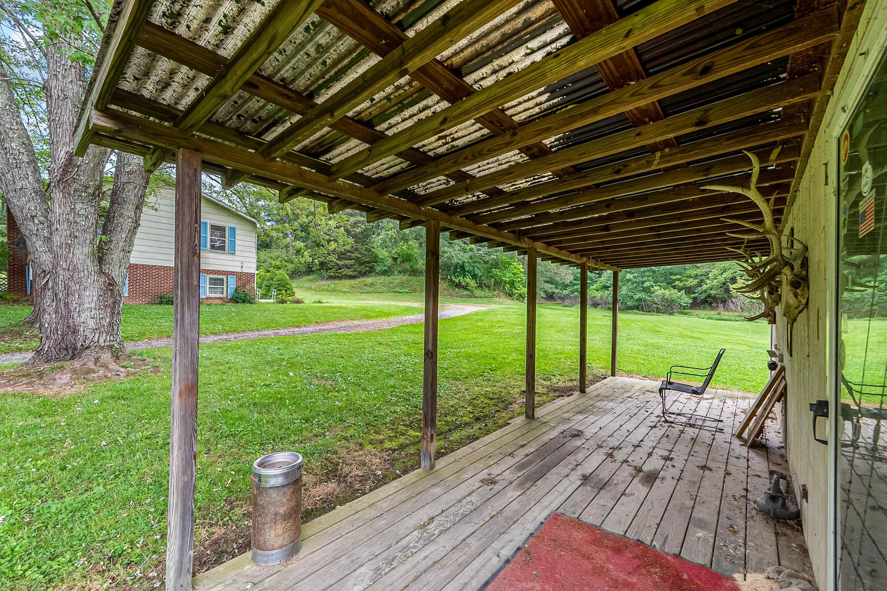 3722 Wesendonck Road Bland VA 24315
