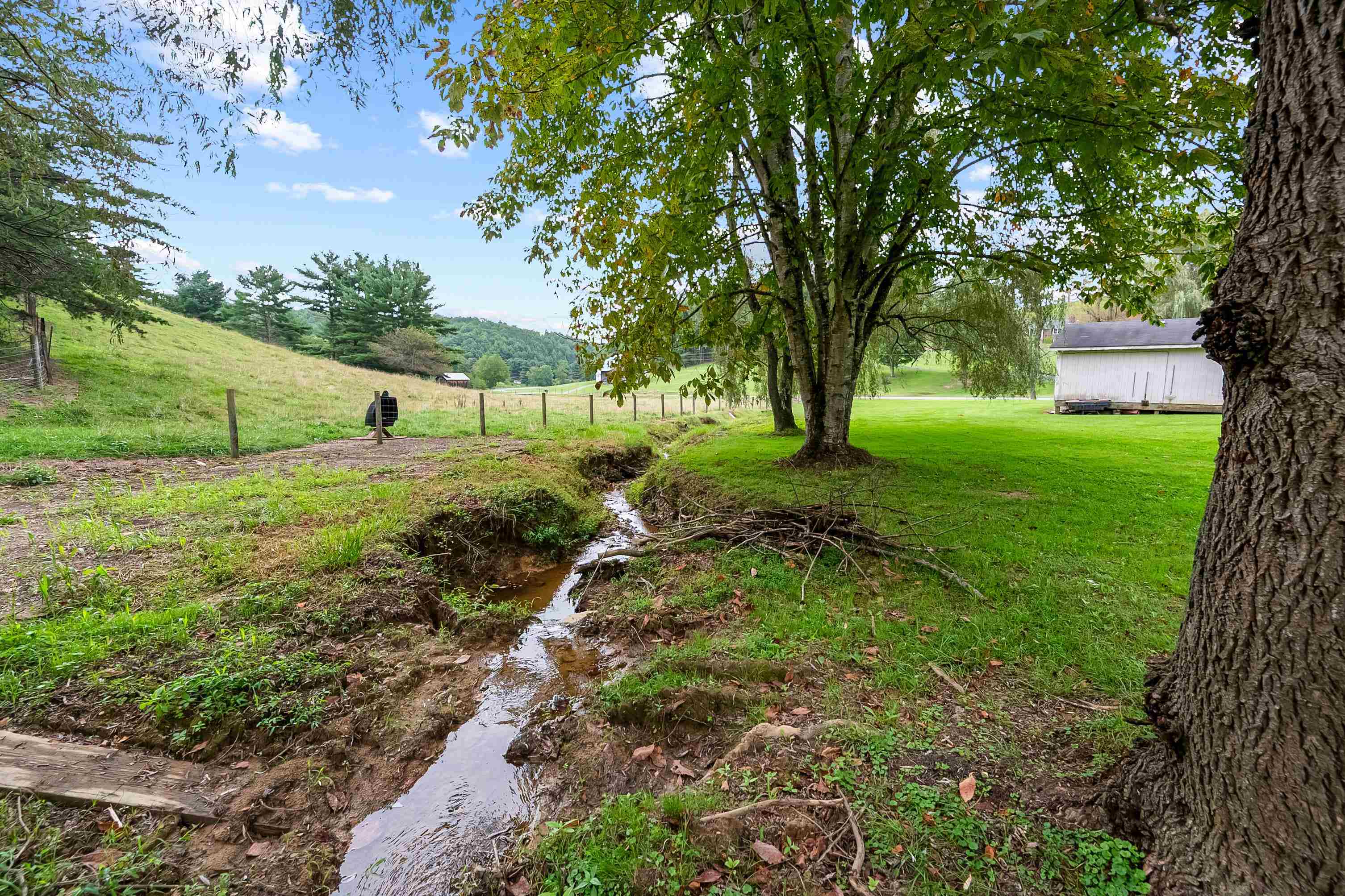 3722 Wesendonck Road Bland VA 24315
