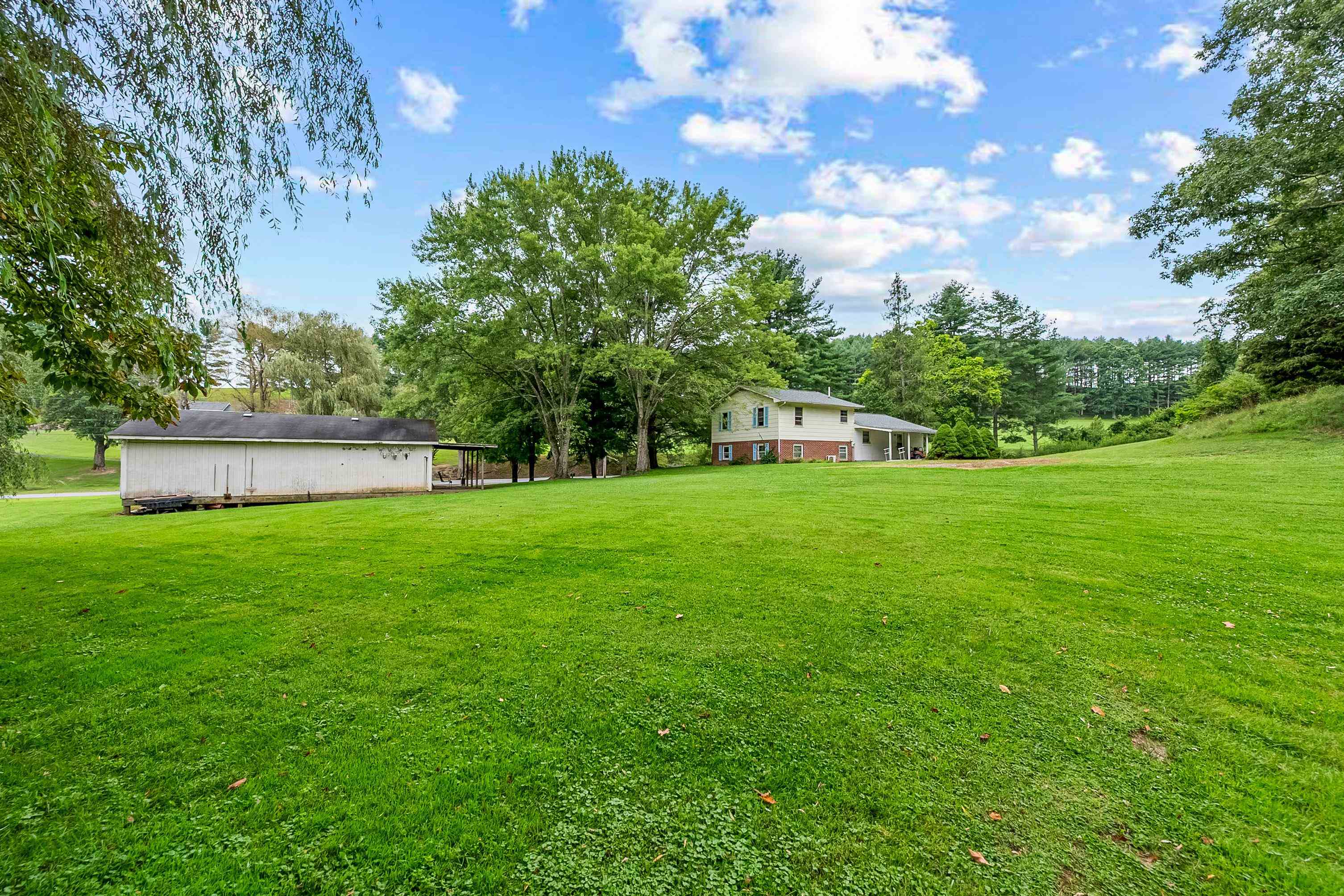 3722 Wesendonck Road Bland VA 24315