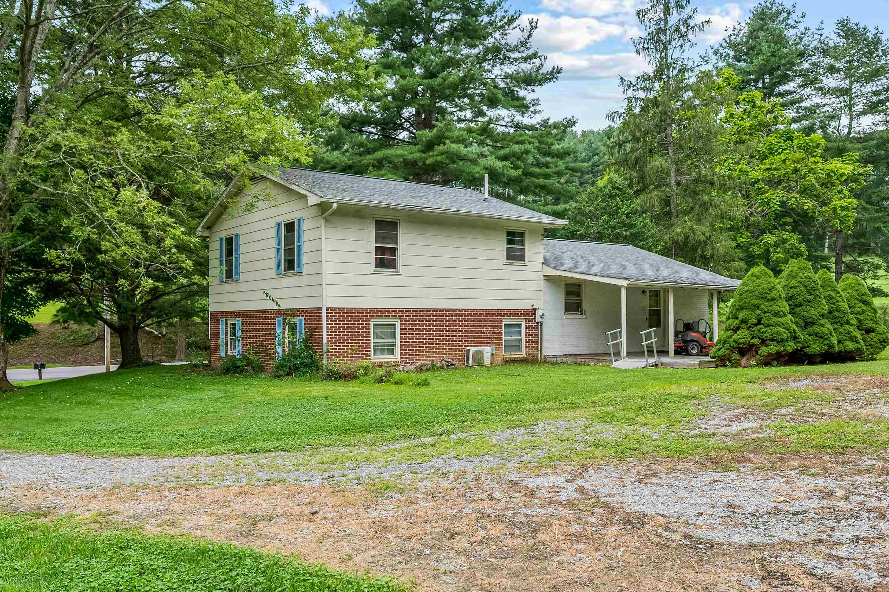 3722 Wesendonck Road Bland VA 24315