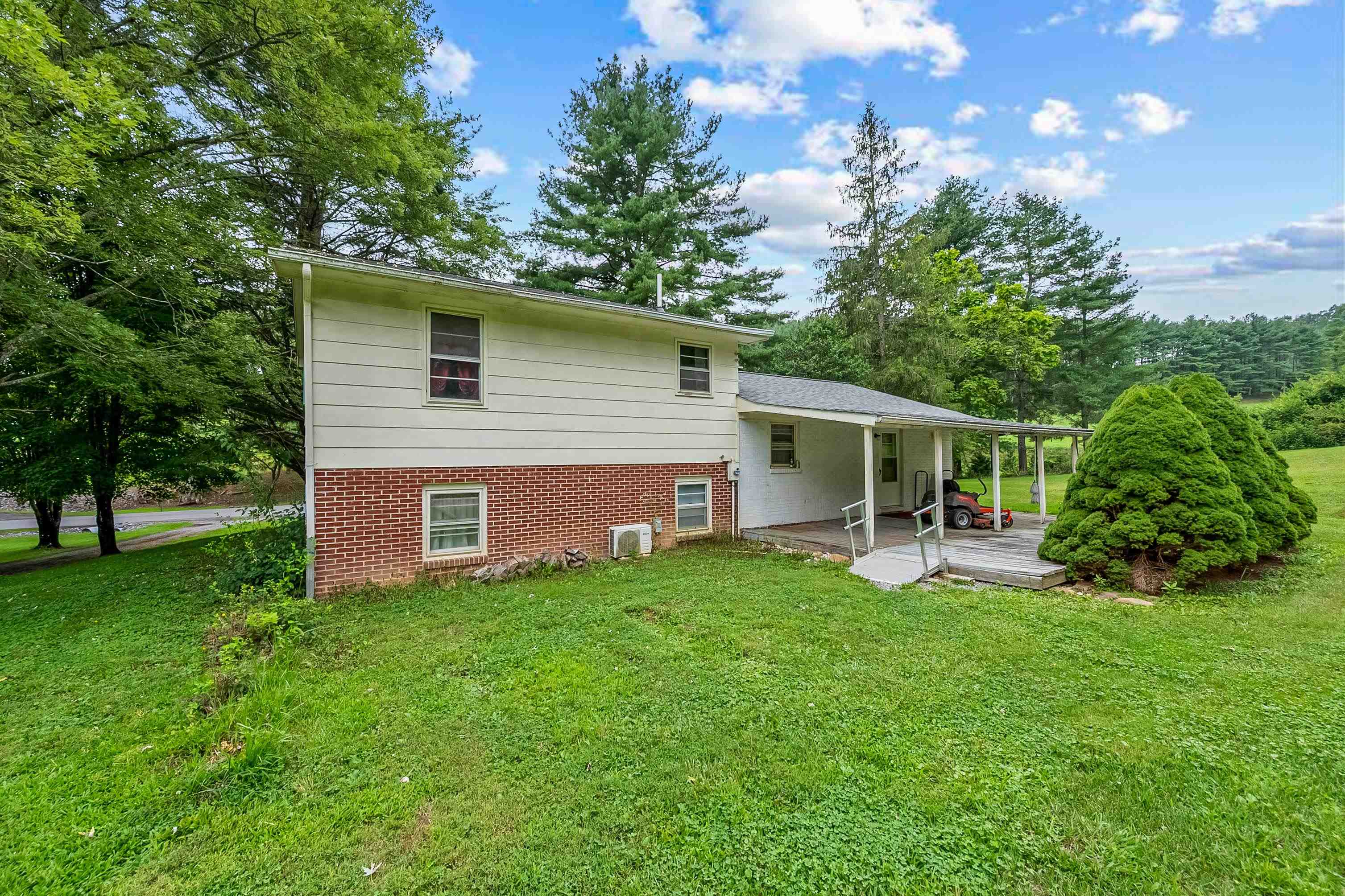 3722 Wesendonck Road Bland VA 24315