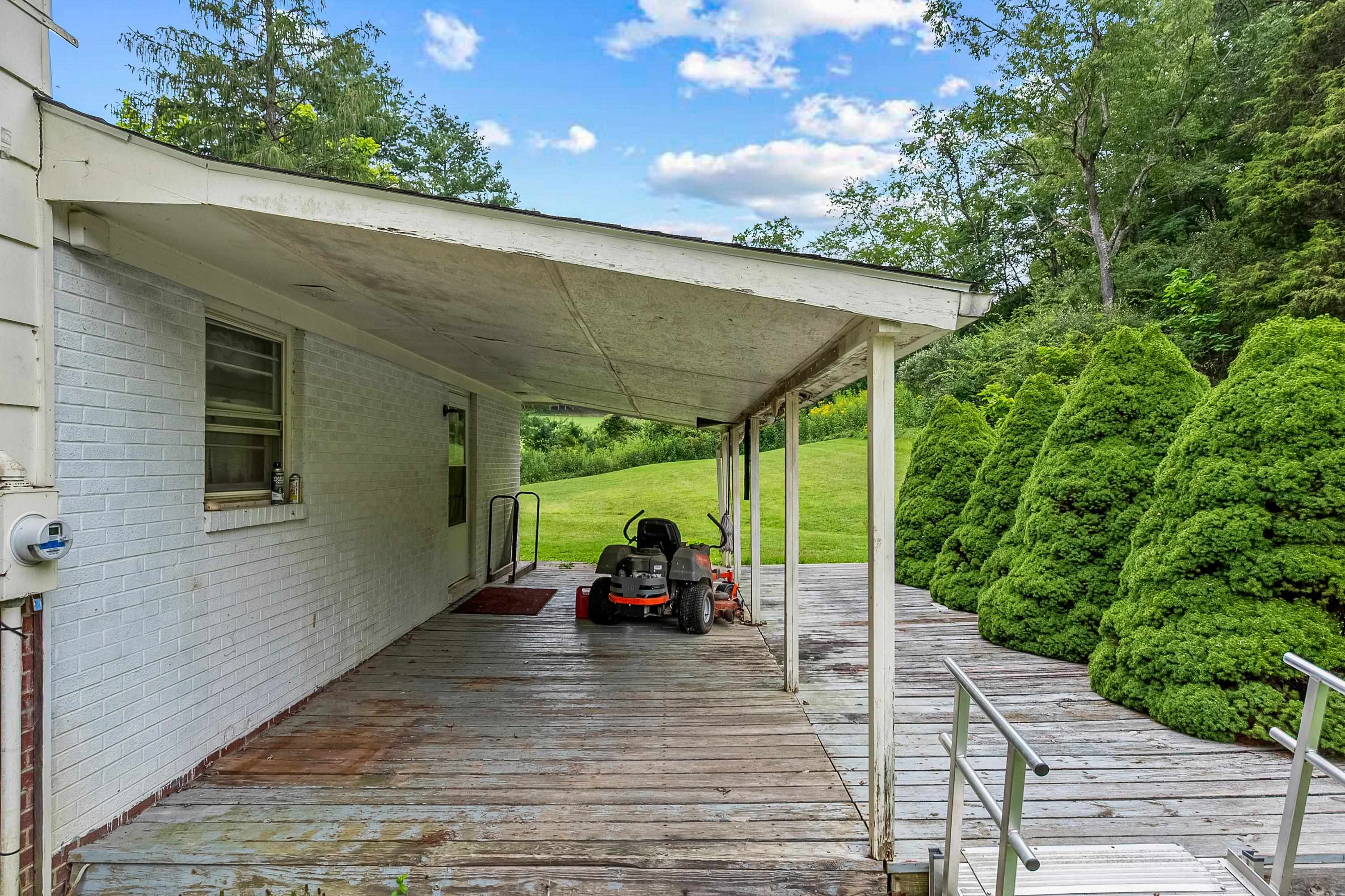 3722 Wesendonck Road Bland VA 24315