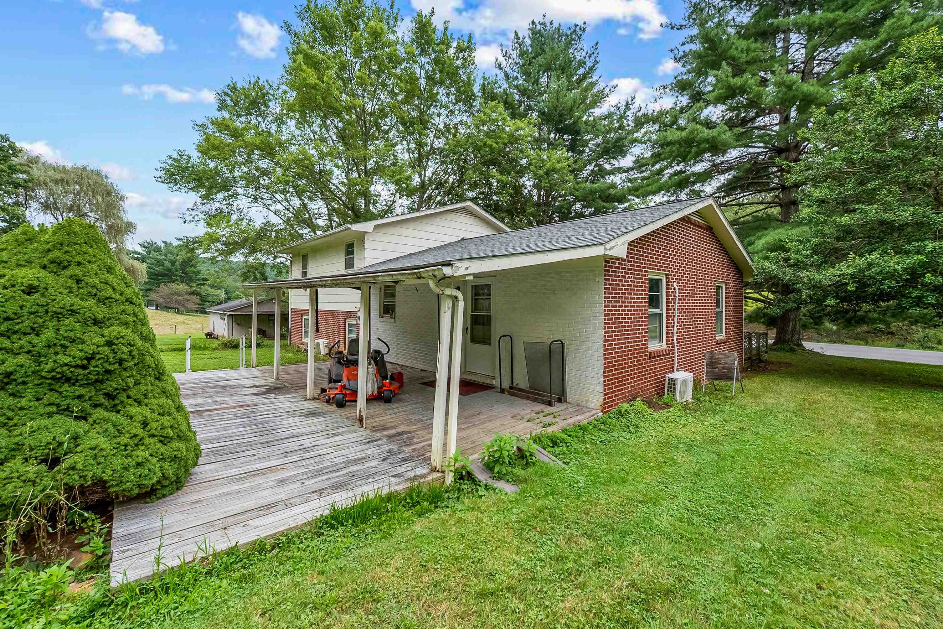3722 Wesendonck Road Bland VA 24315