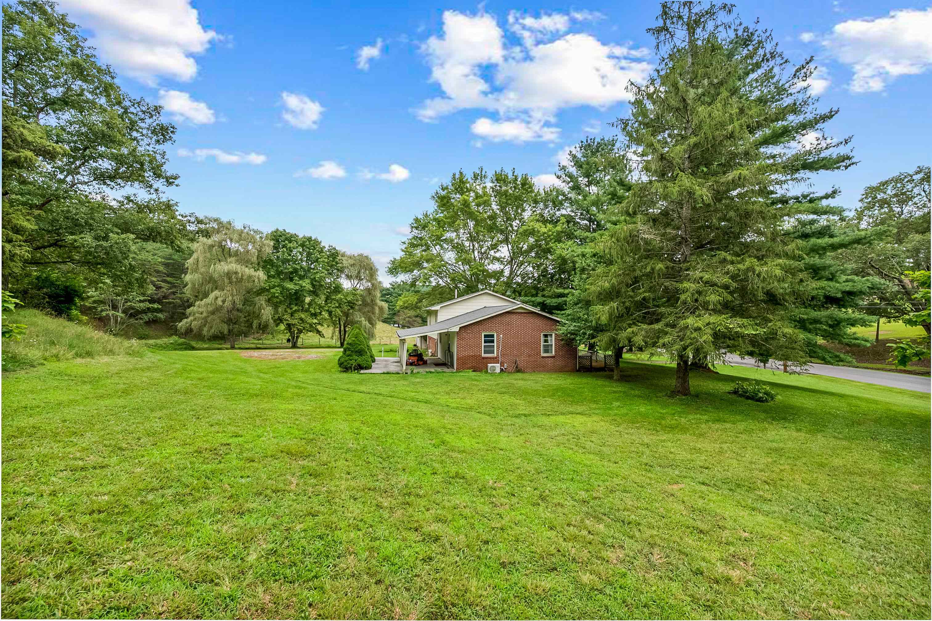 3722 Wesendonck Road Bland VA 24315