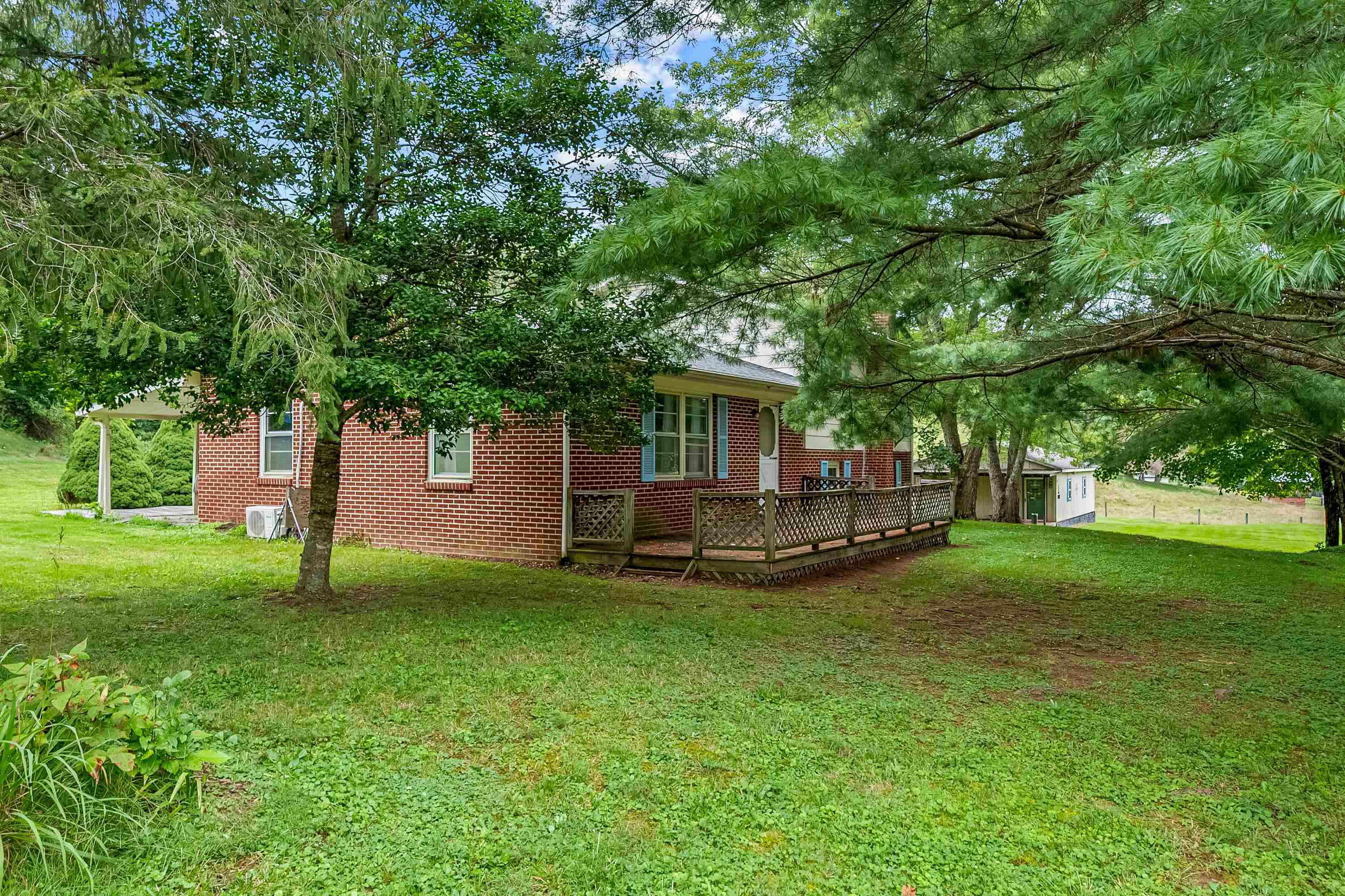 3722 Wesendonck Road Bland VA 24315