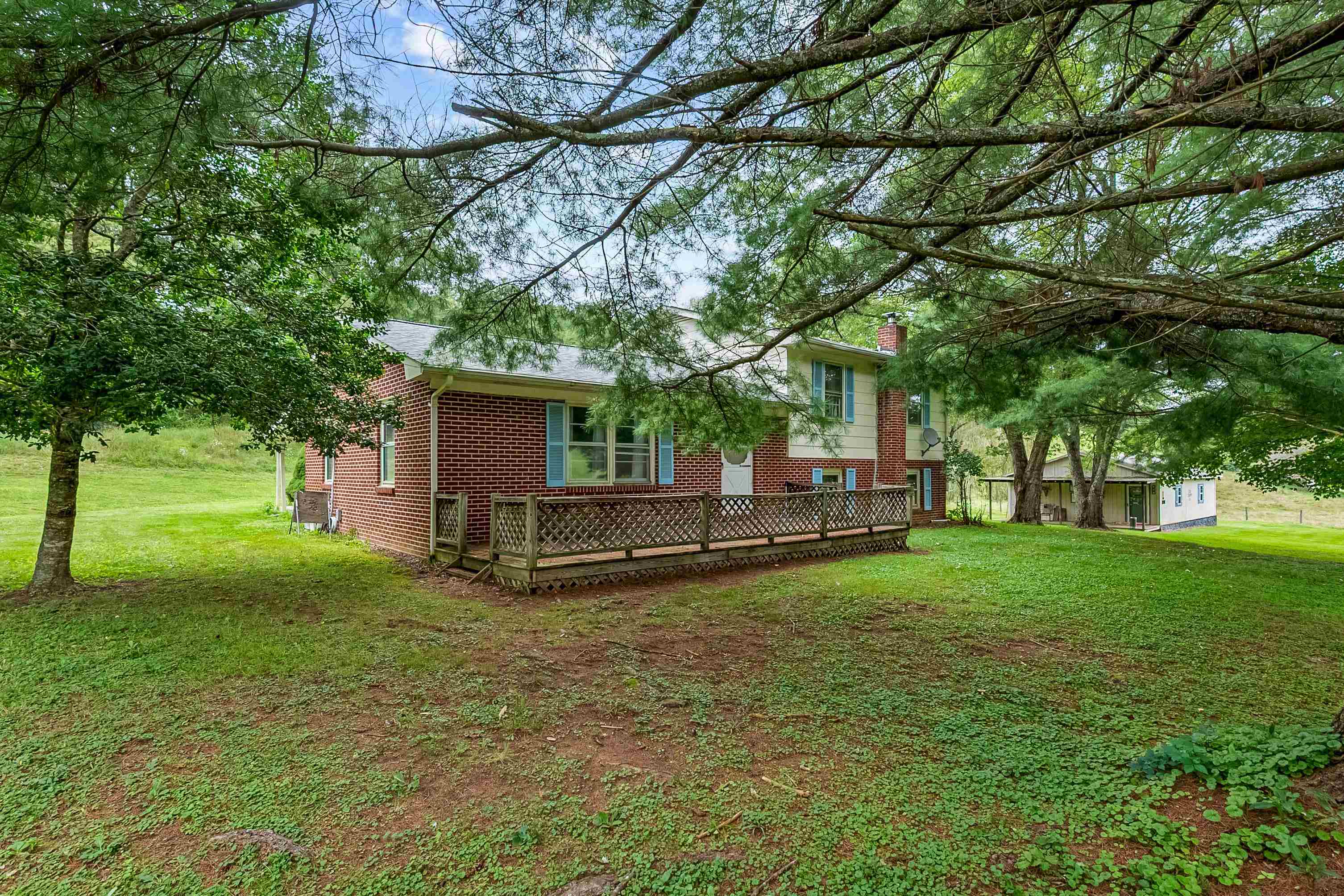 3722 Wesendonck Road Bland VA 24315