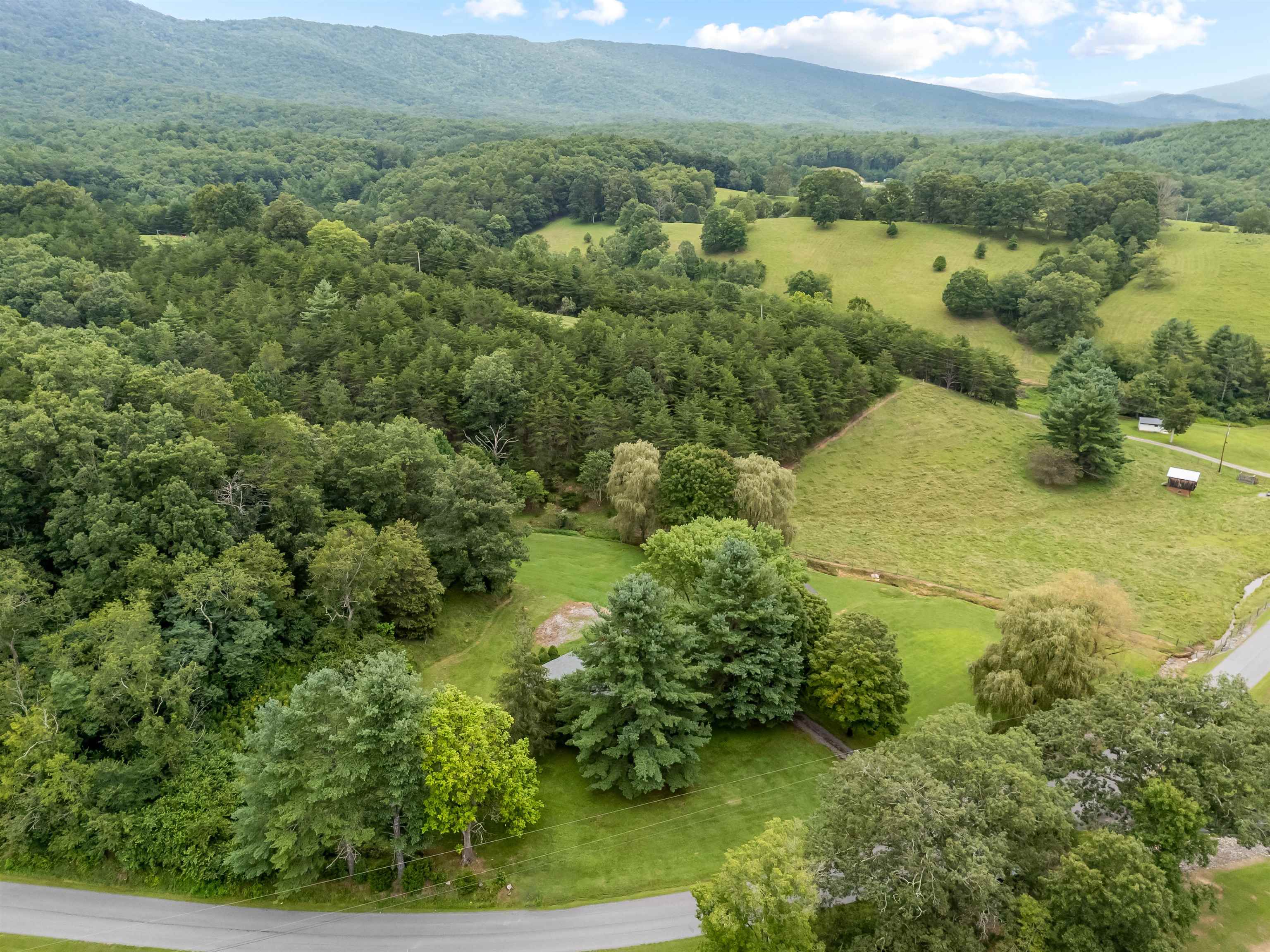 3722 Wesendonck Road Bland VA 24315