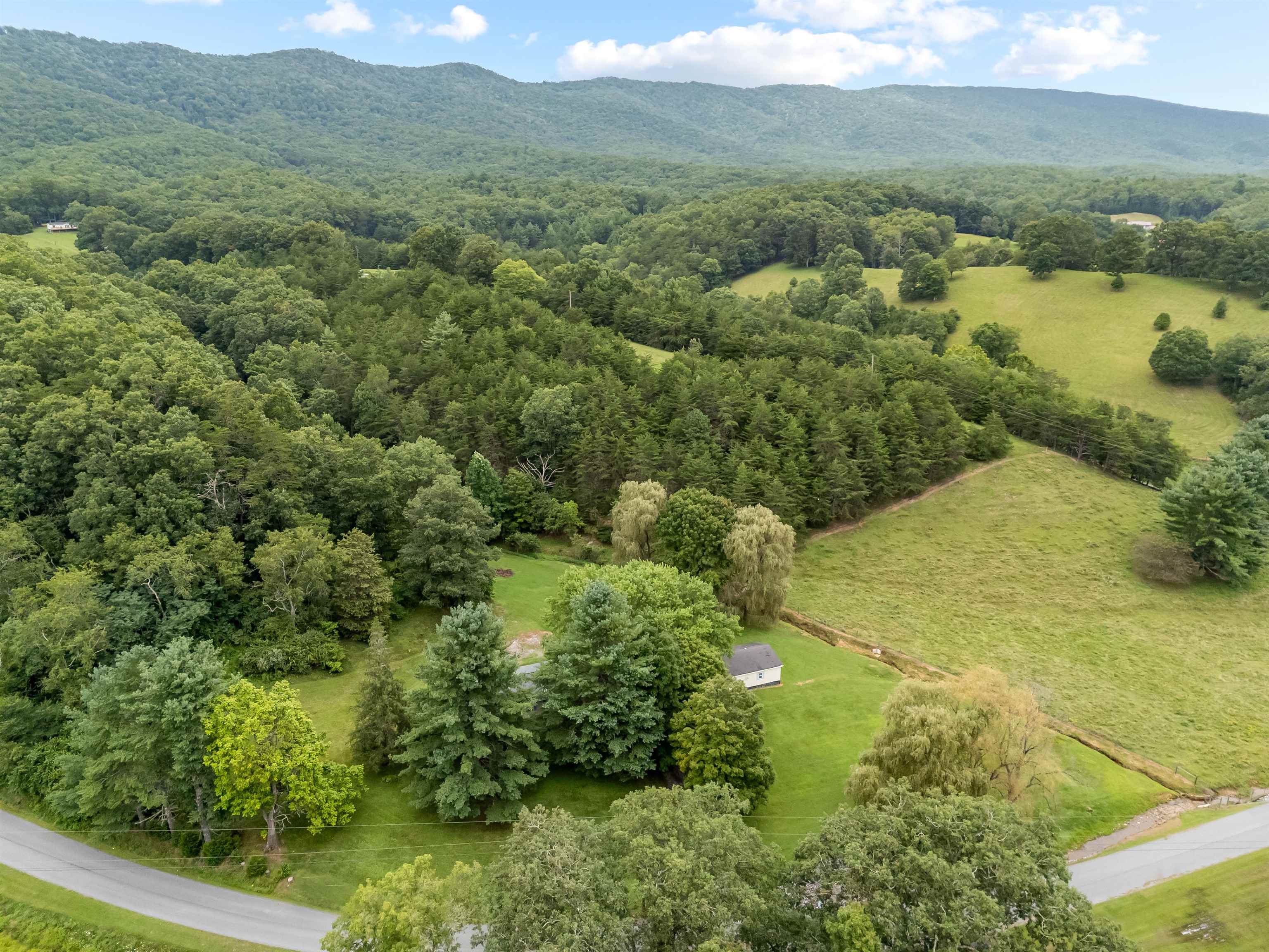 3722 Wesendonck Road Bland VA 24315