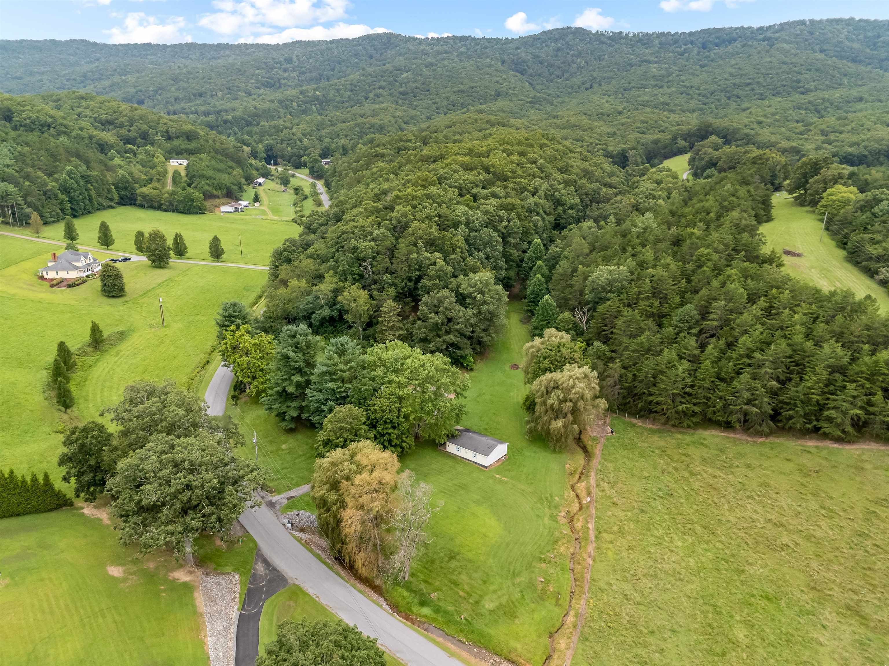 3722 Wesendonck Road Bland VA 24315