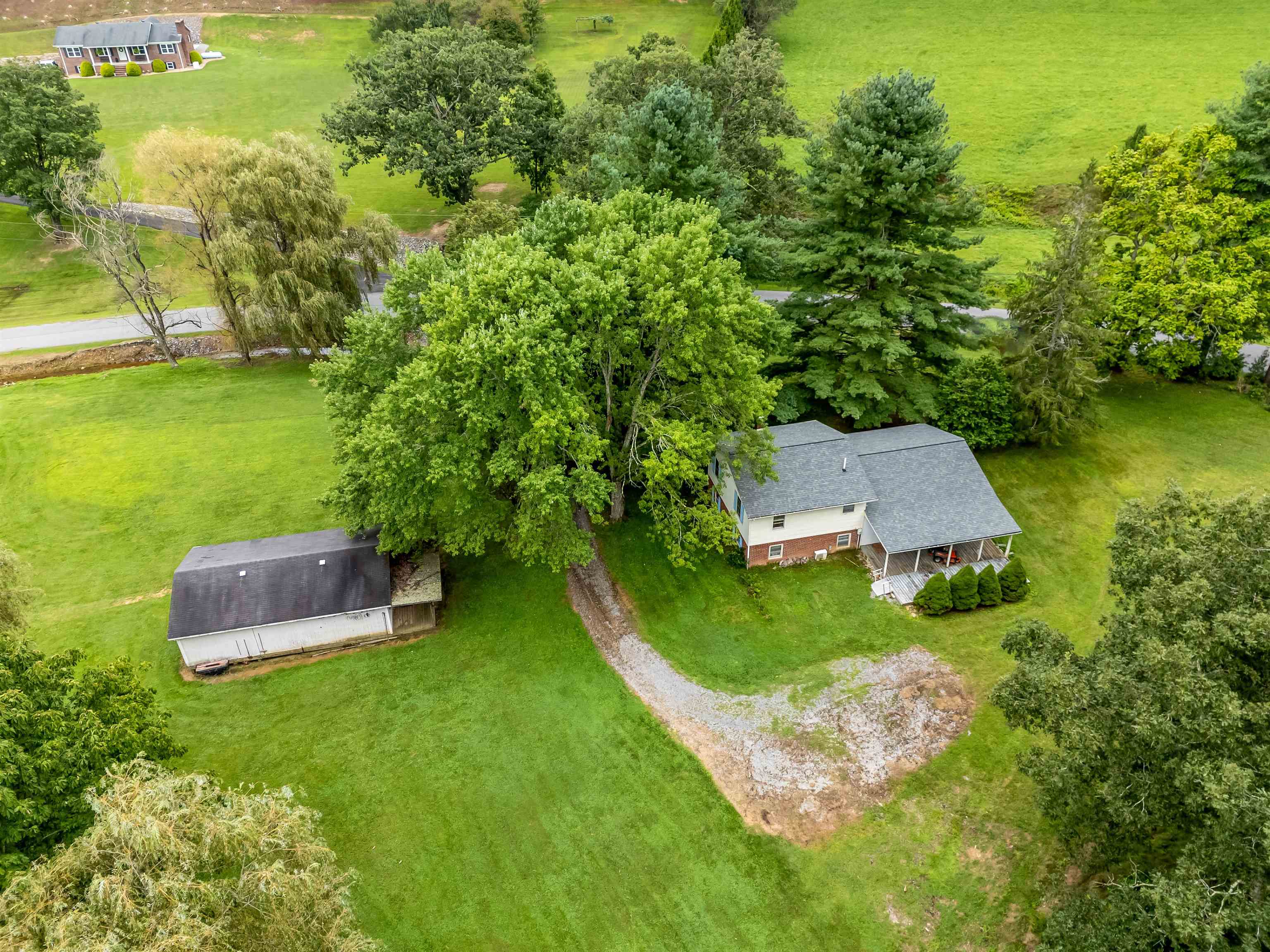 3722 Wesendonck Road Bland VA 24315