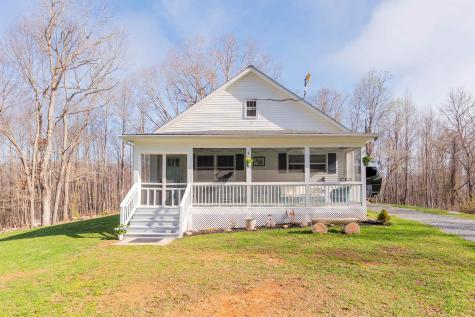 725 Cross Avenue Pearisburg VA 24134