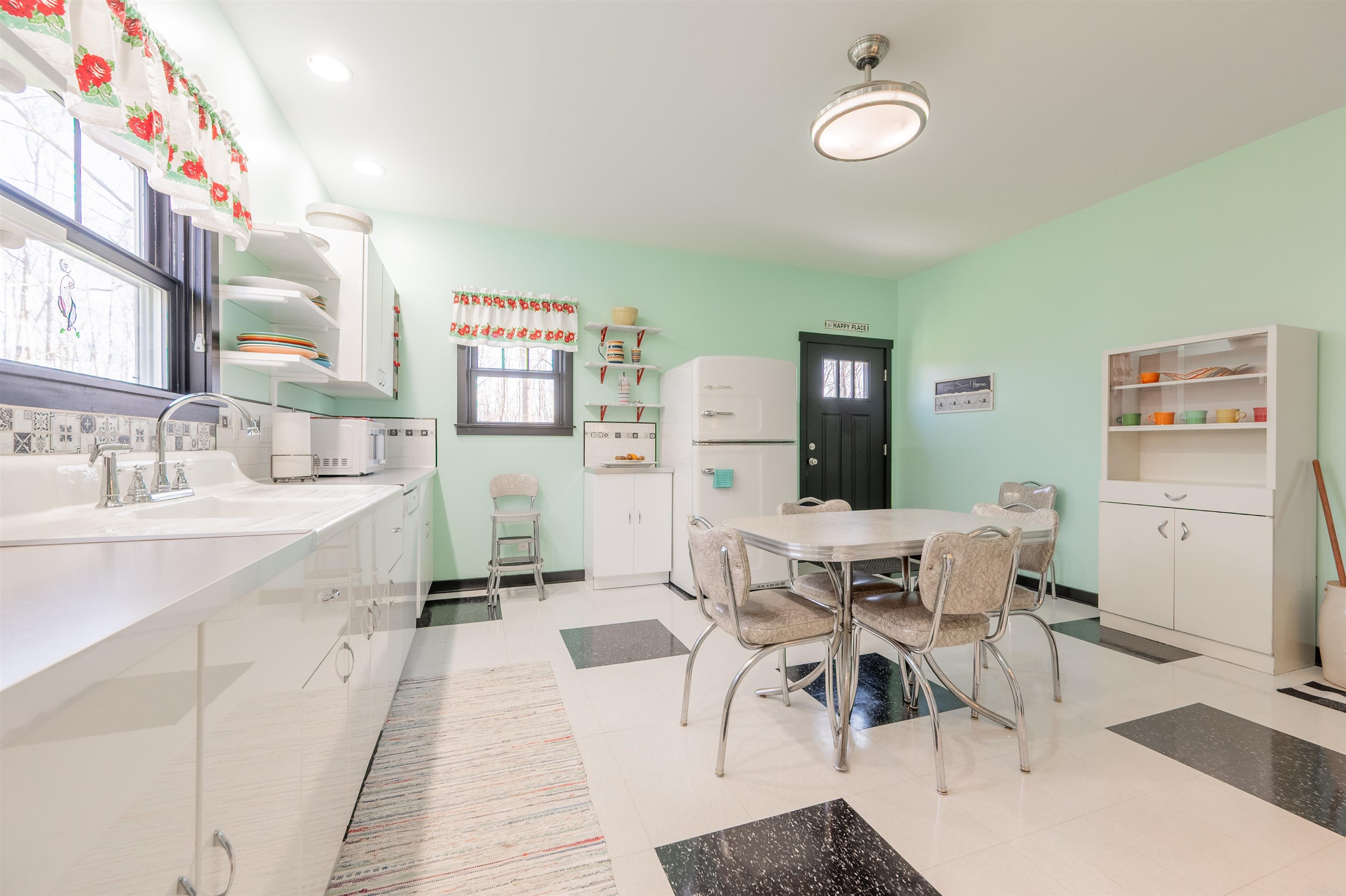 725 Cross Avenue Pearisburg VA 24134