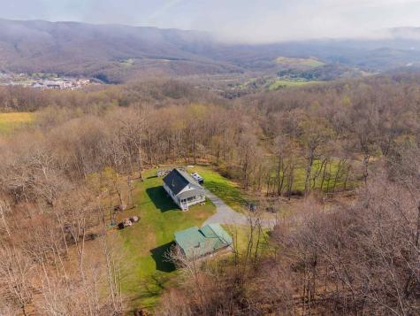 725 Cross Avenue Pearisburg VA 24134
