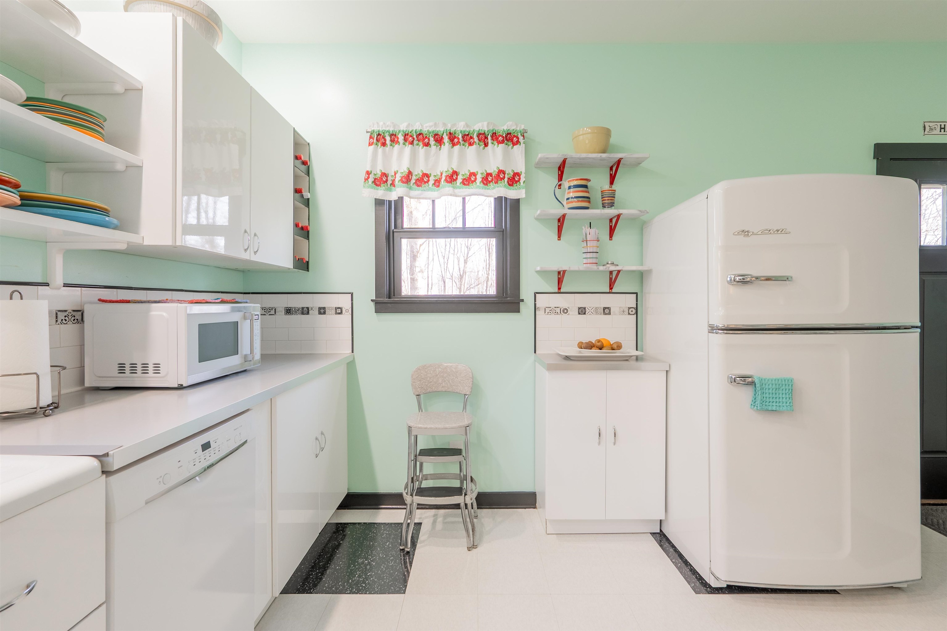 725 Cross Avenue Pearisburg VA 24134