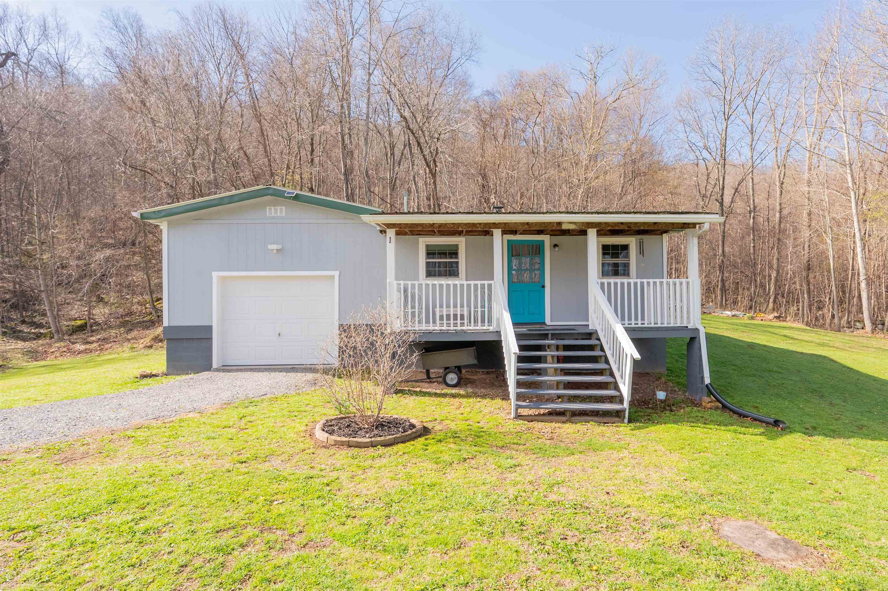 725 Cross Avenue Pearisburg VA 24134