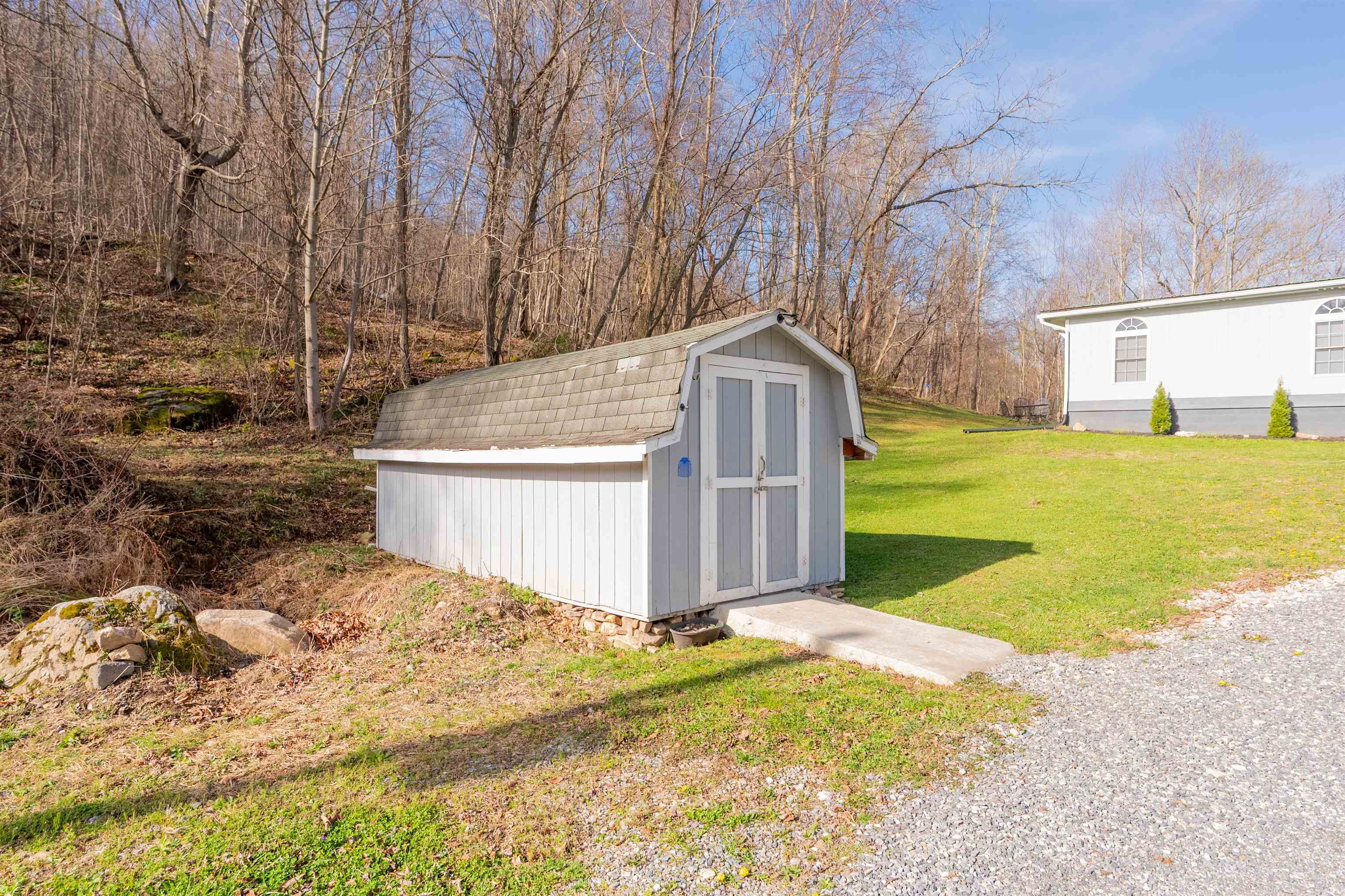 725 Cross Avenue Pearisburg VA 24134