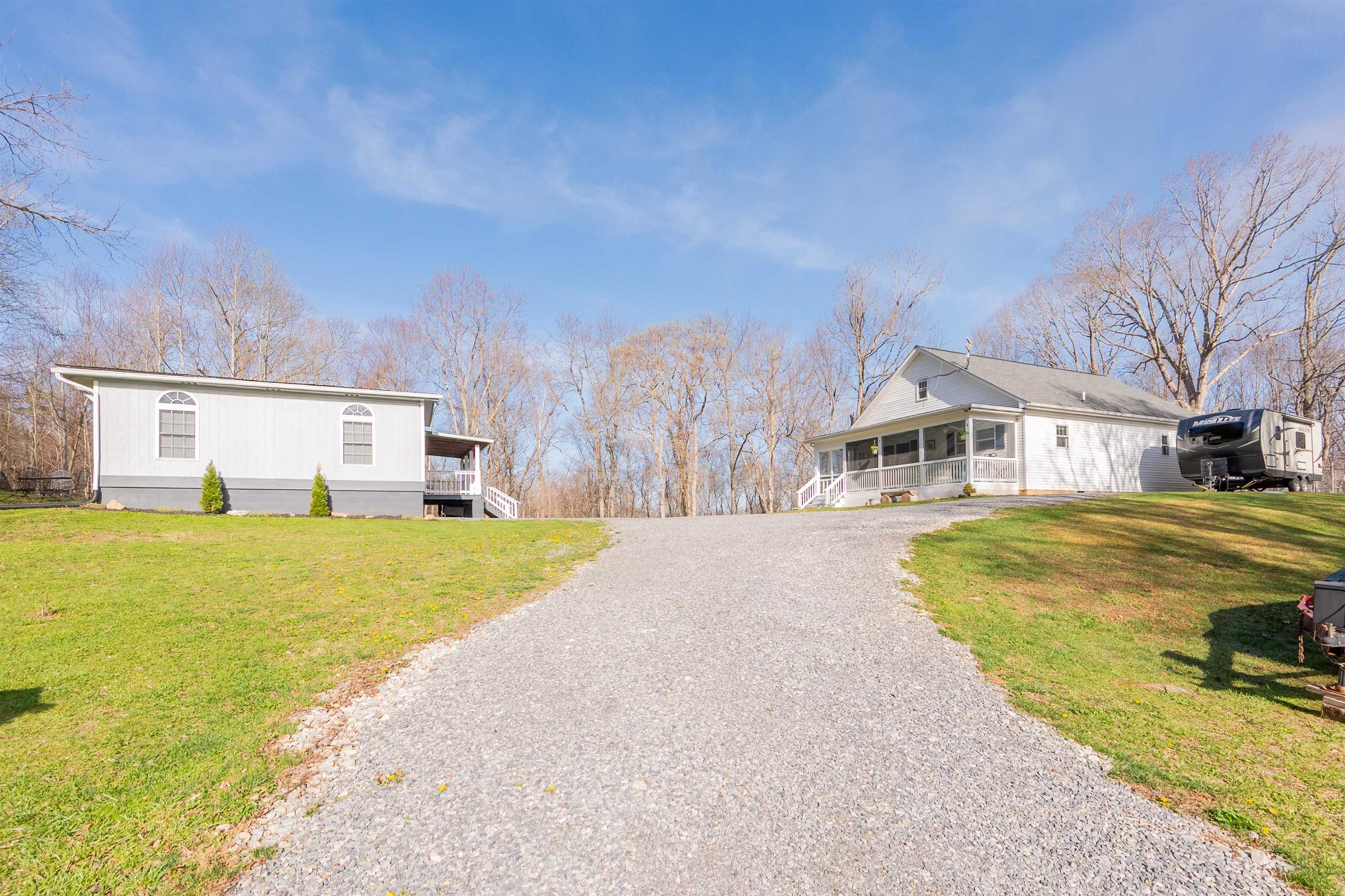 725 Cross Avenue Pearisburg VA 24134