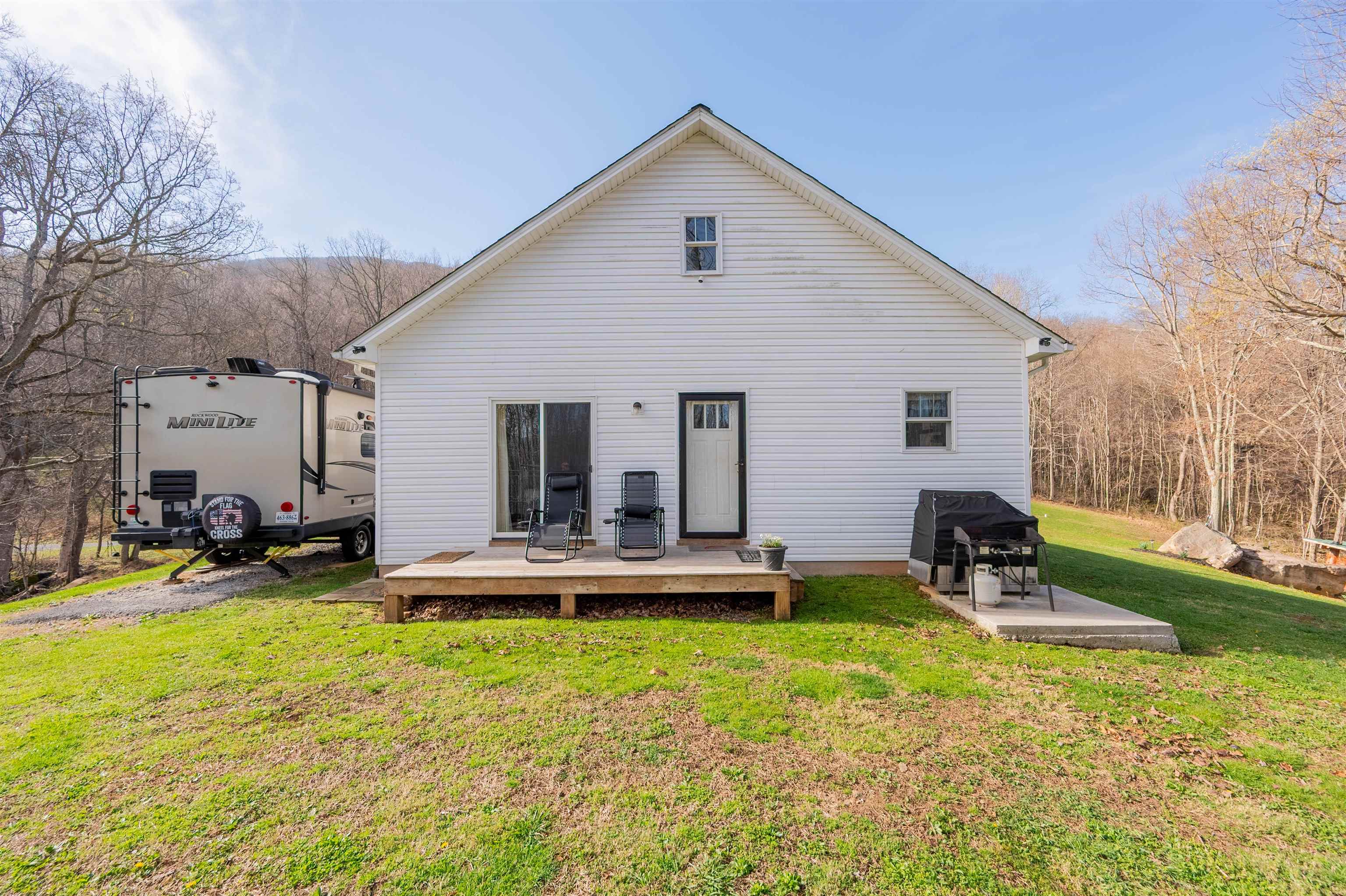 725 Cross Avenue Pearisburg VA 24134