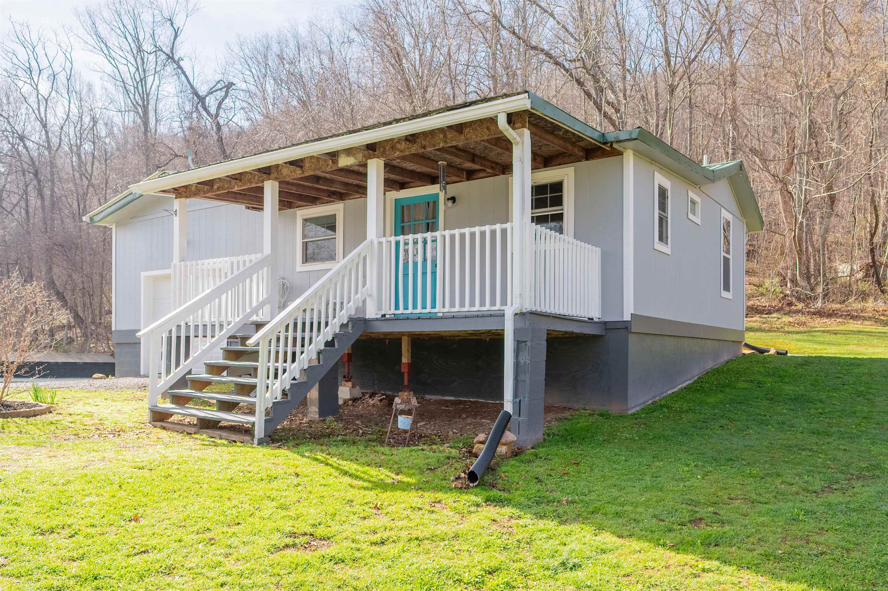 725 Cross Avenue Pearisburg VA 24134
