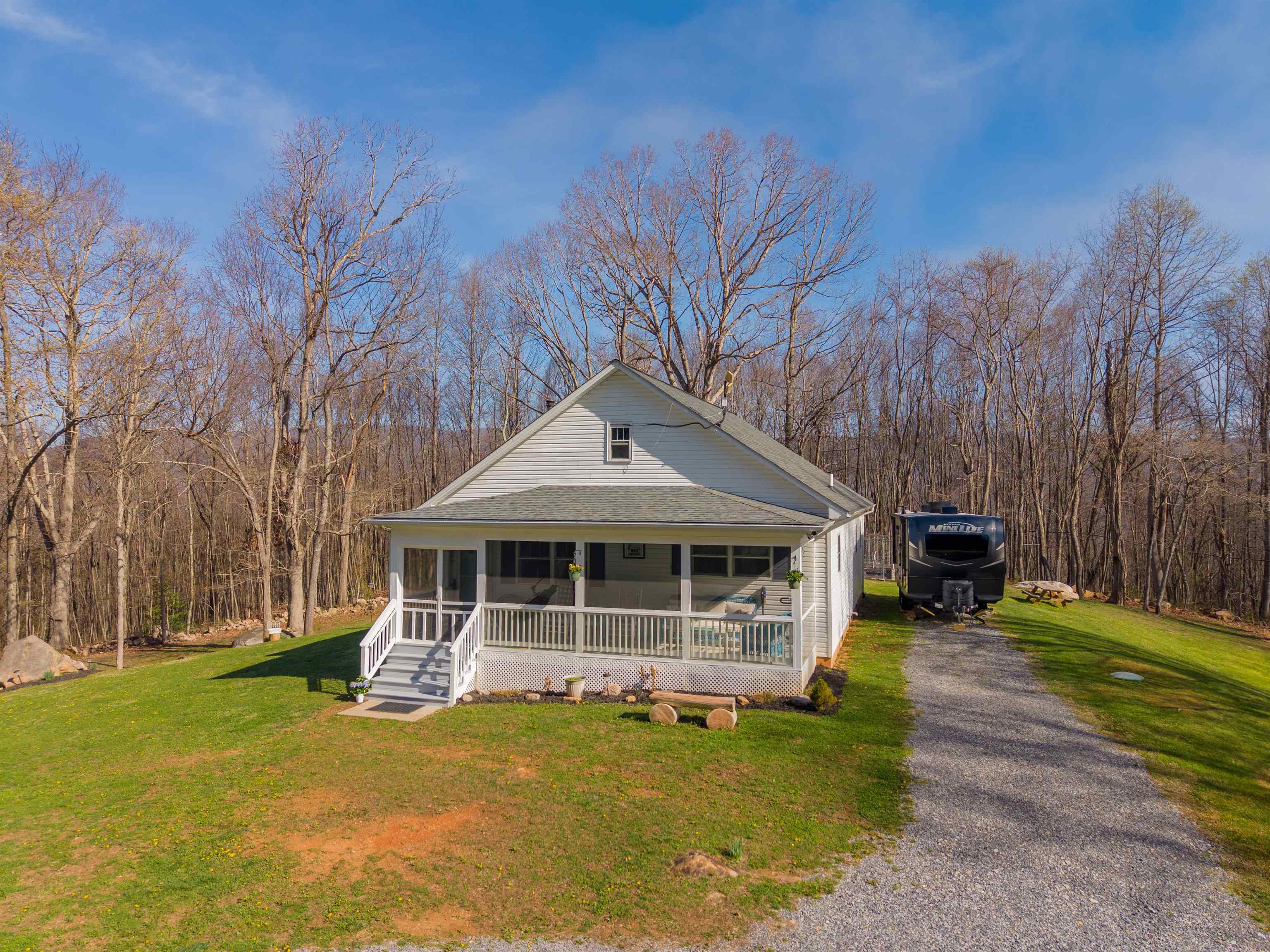725 Cross Avenue Pearisburg VA 24134