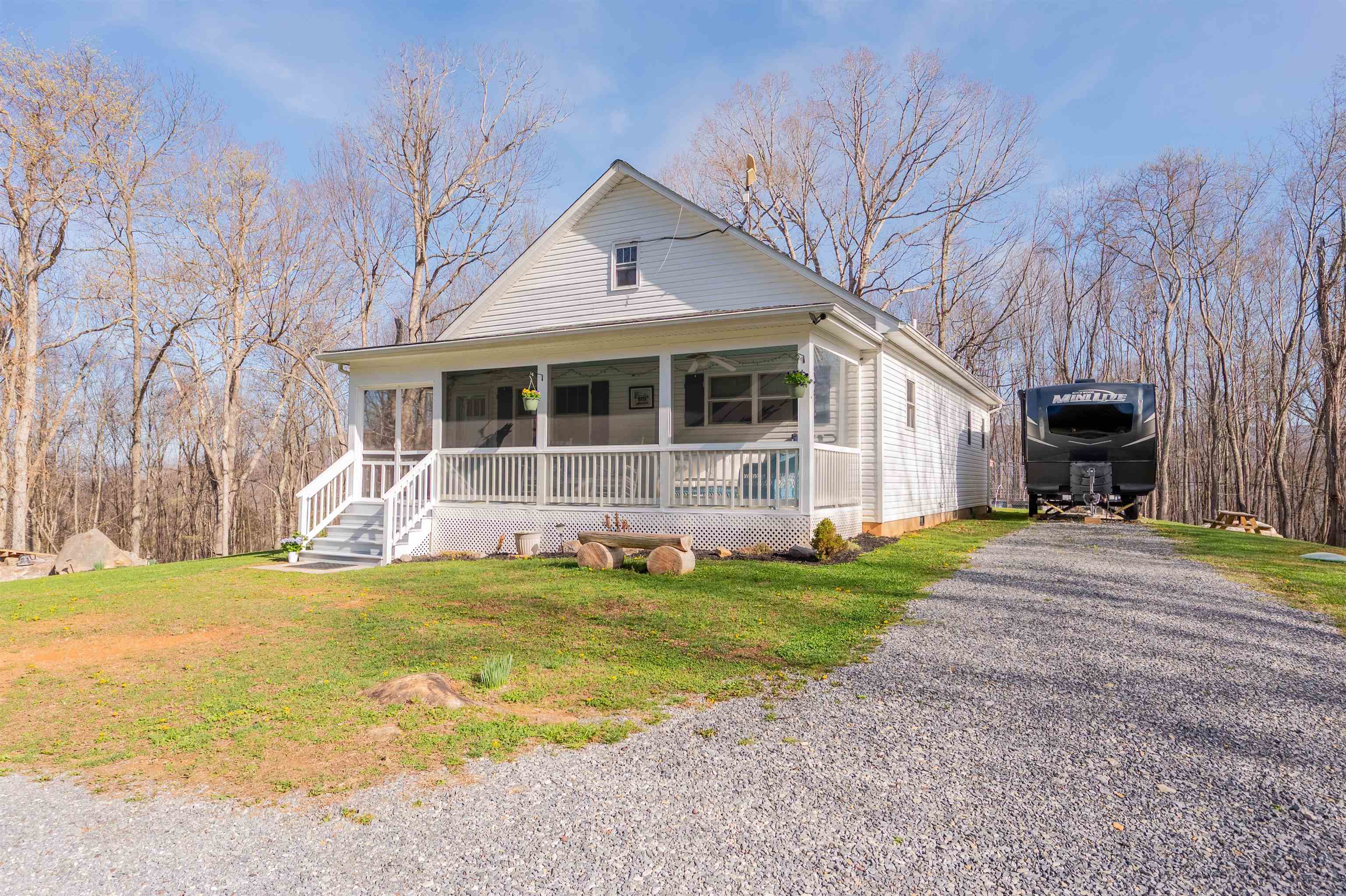 725 Cross Avenue Pearisburg VA 24134