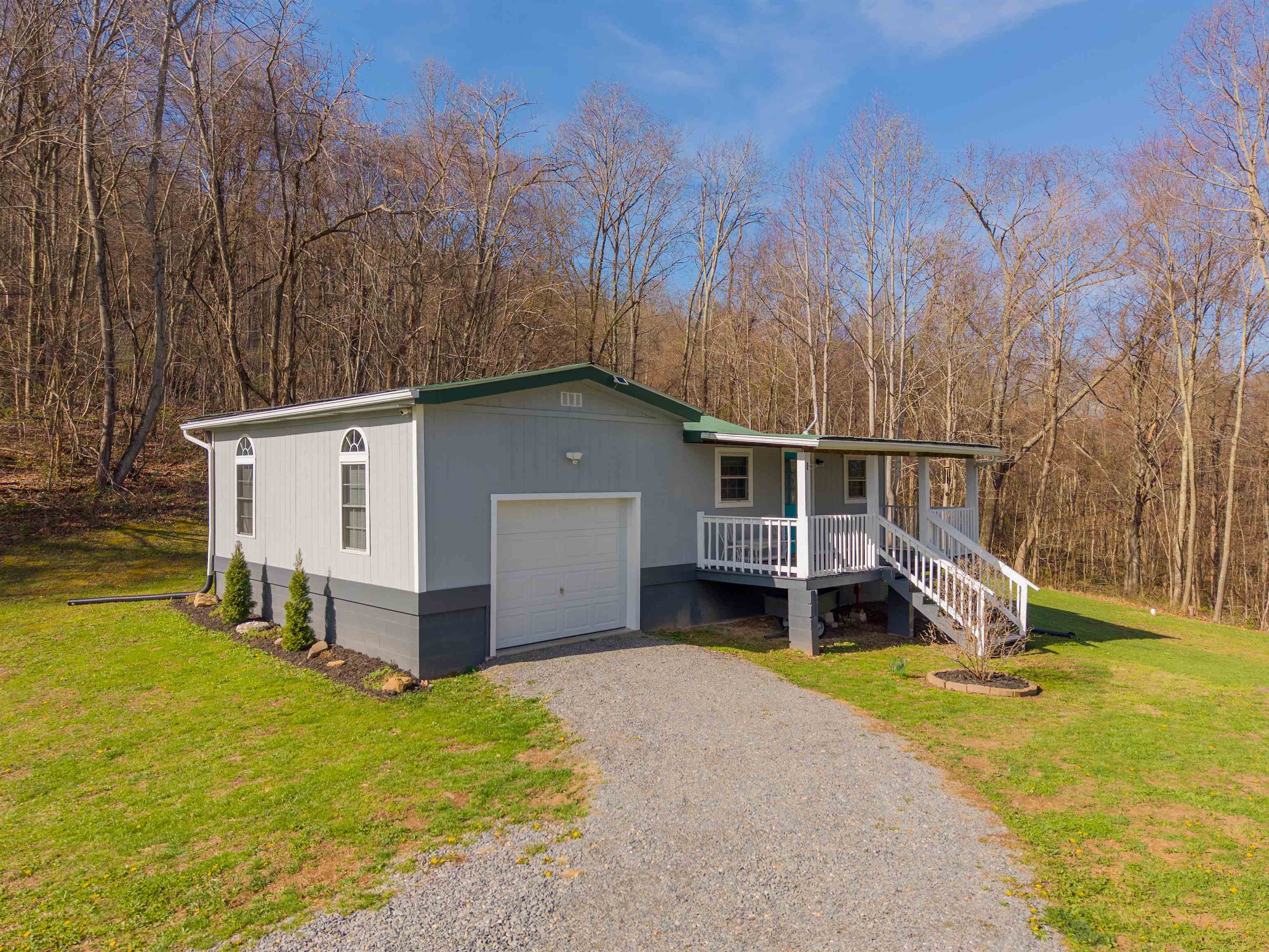 725 Cross Avenue Pearisburg VA 24134