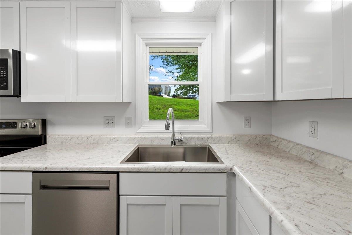 2305 Elmwood Street Radford VA 24141