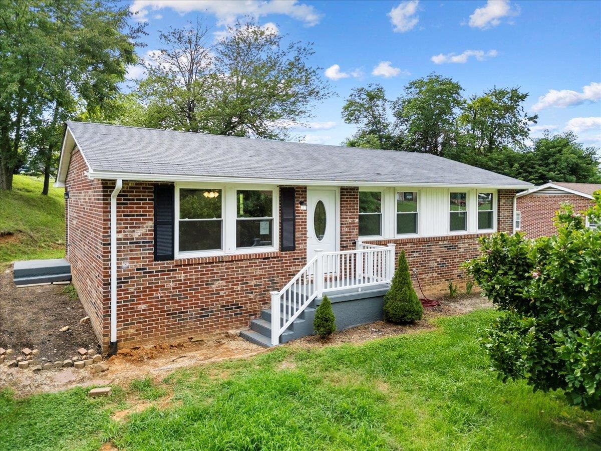 2305 Elmwood Street Radford VA 24141