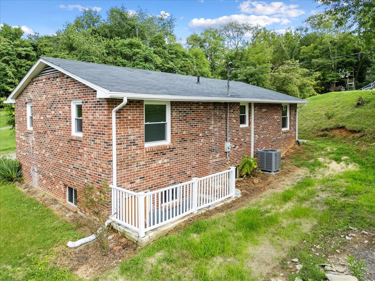 2305 Elmwood Street Radford VA 24141