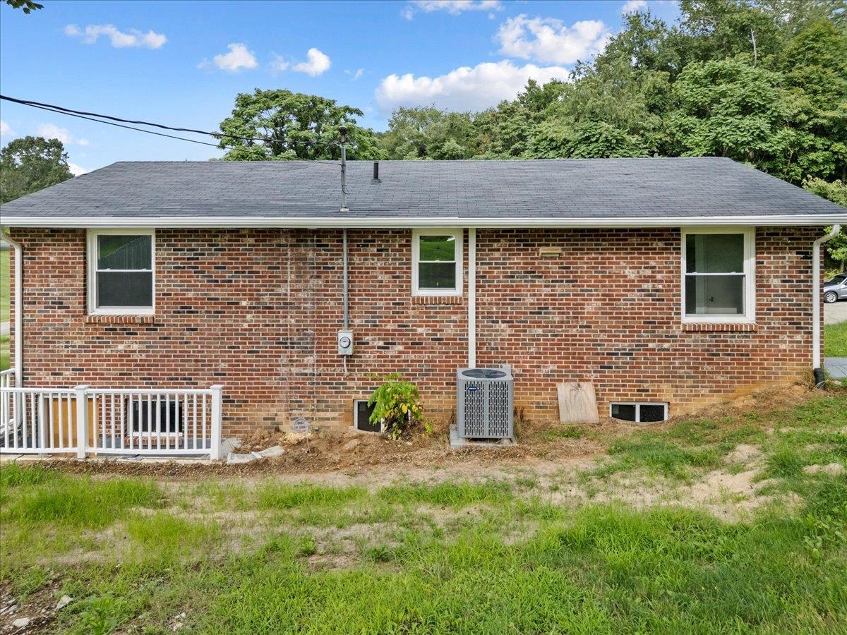 2305 Elmwood Street Radford VA 24141