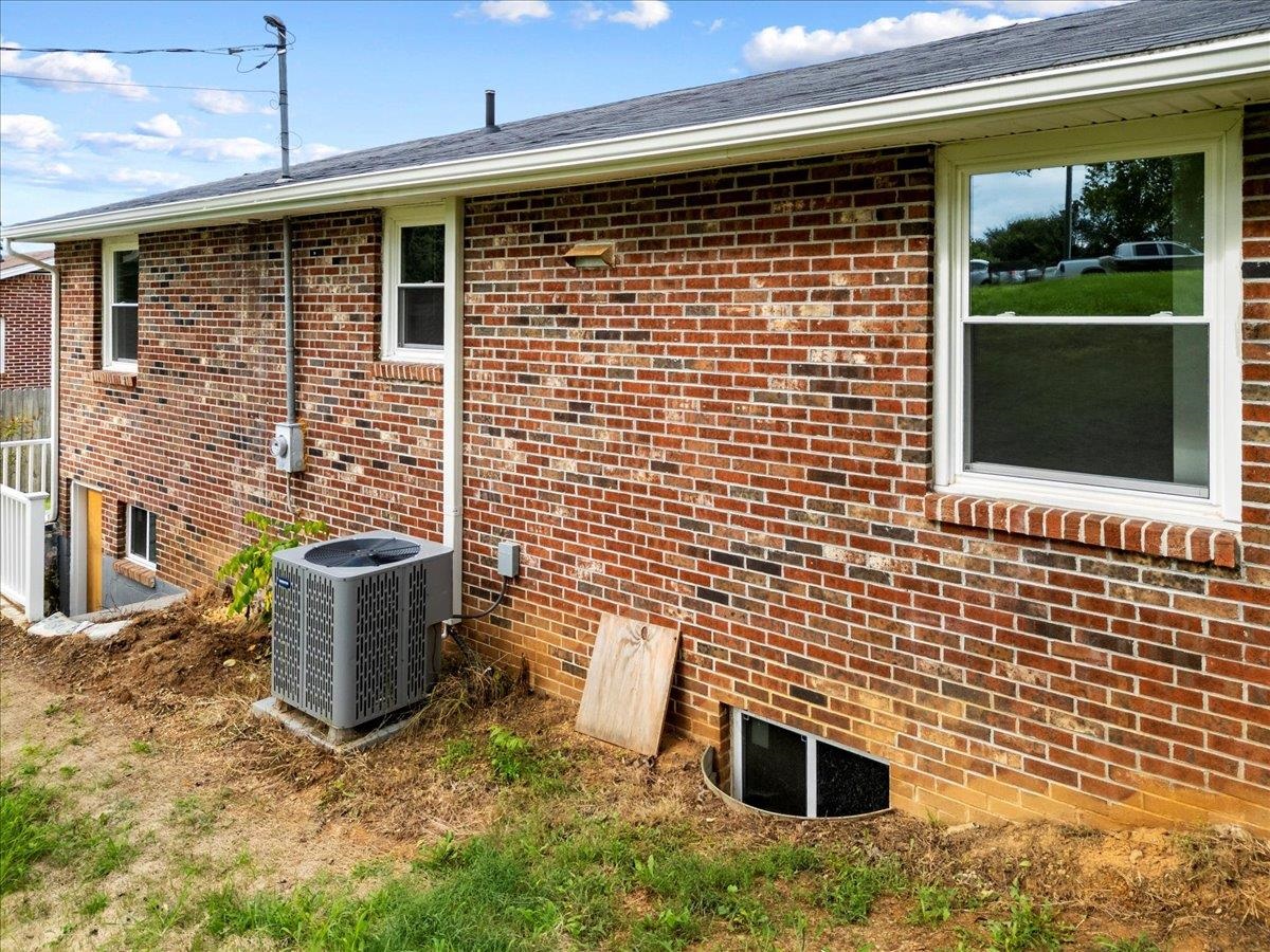 2305 Elmwood Street Radford VA 24141