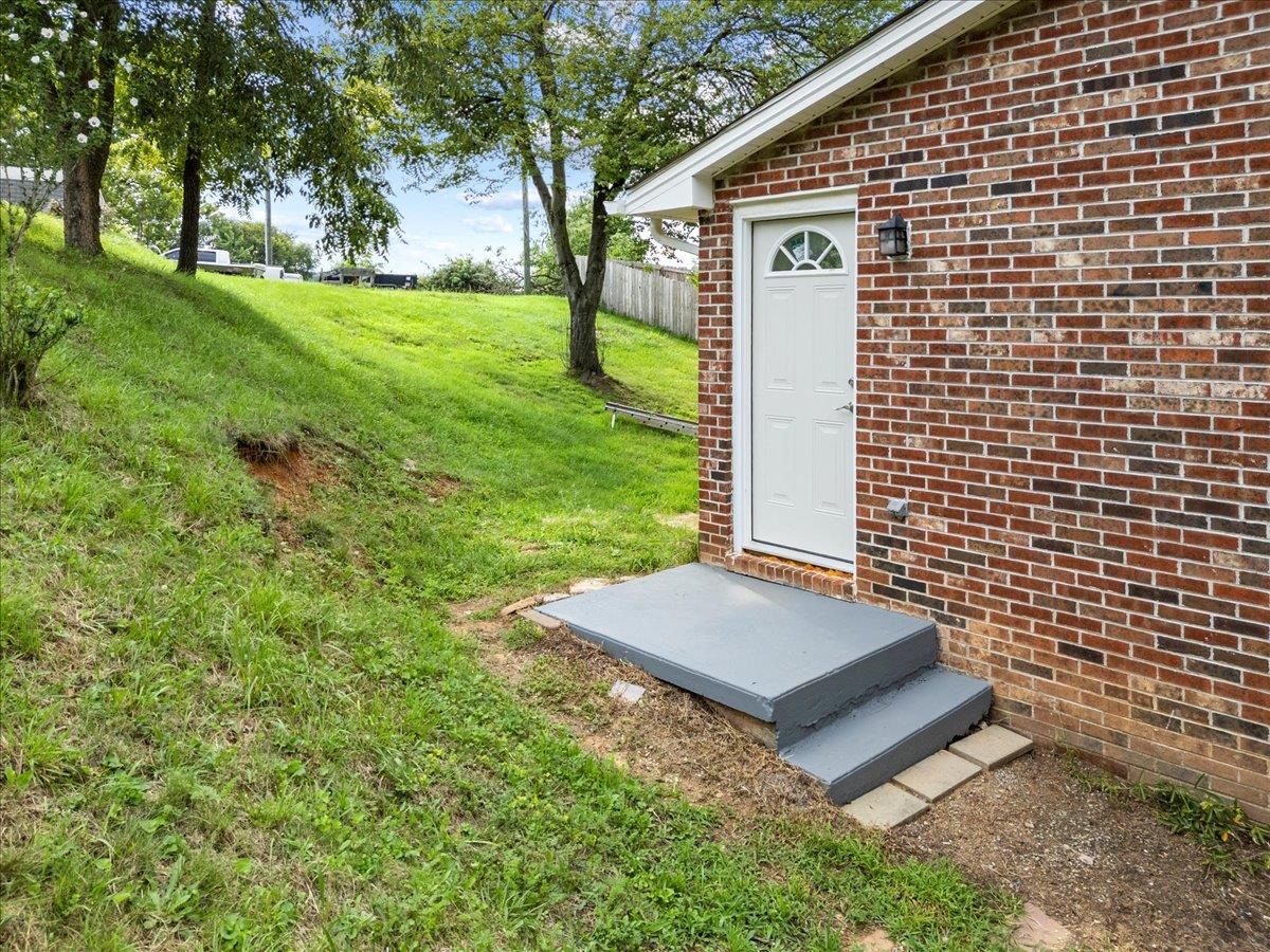 2305 Elmwood Street Radford VA 24141