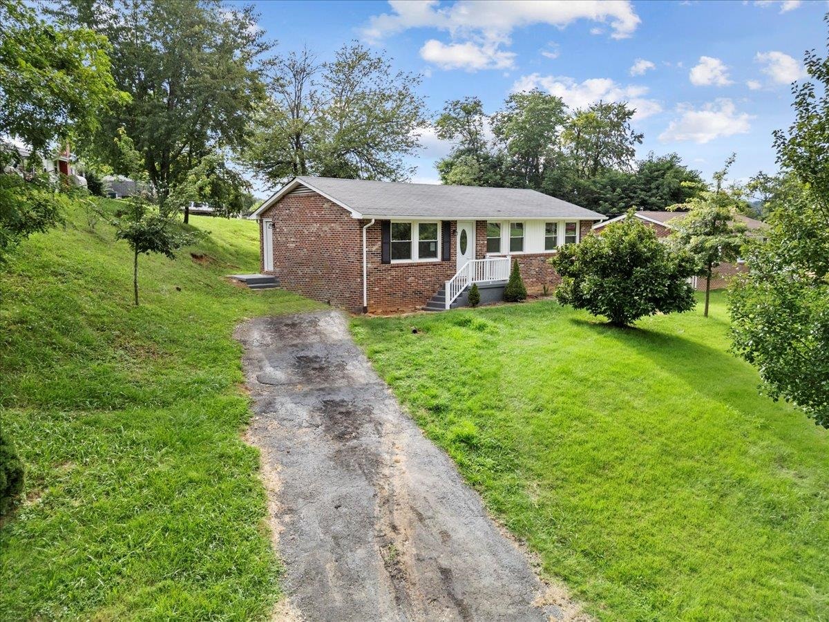2305 Elmwood Street Radford VA 24141