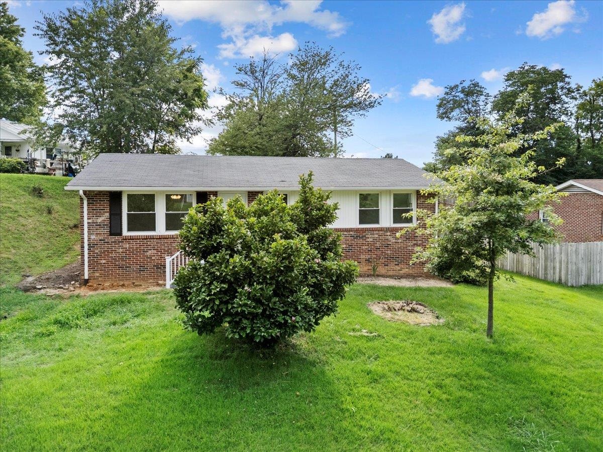2305 Elmwood Street Radford VA 24141