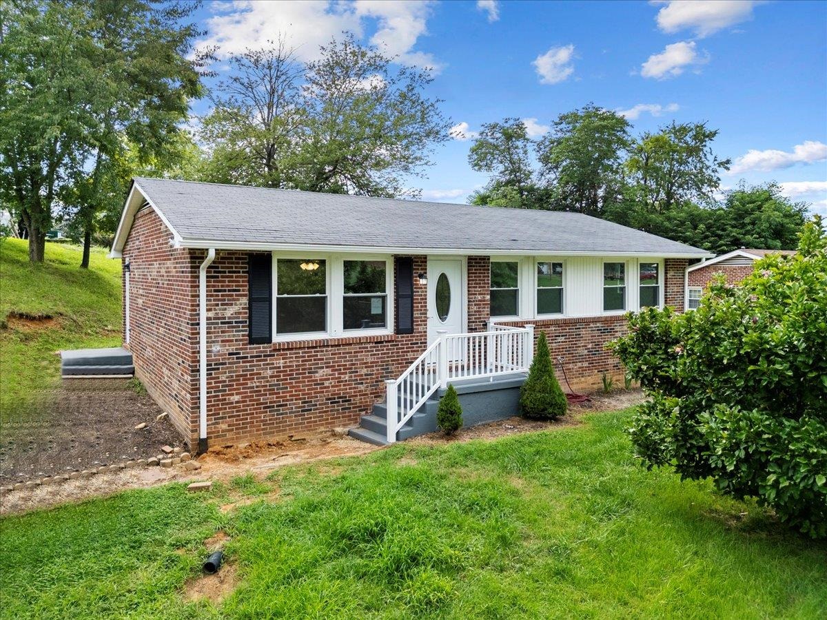 2305 Elmwood Street Radford VA 24141