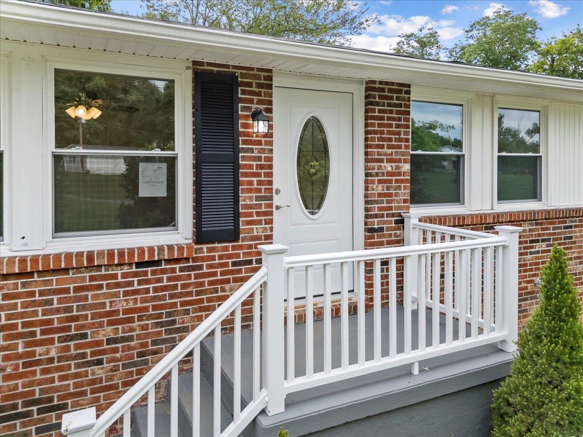 2305 Elmwood Street Radford VA 24141
