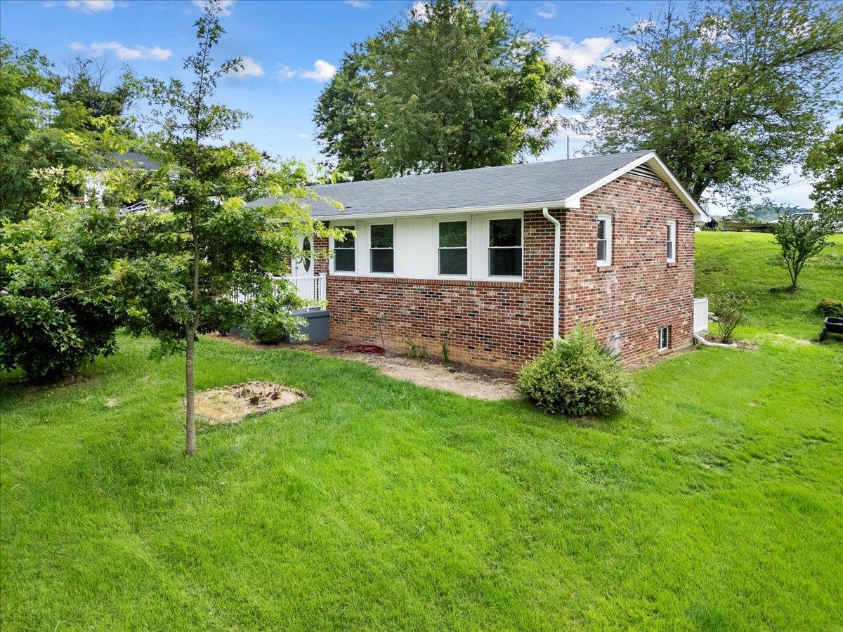 2305 Elmwood Street Radford VA 24141