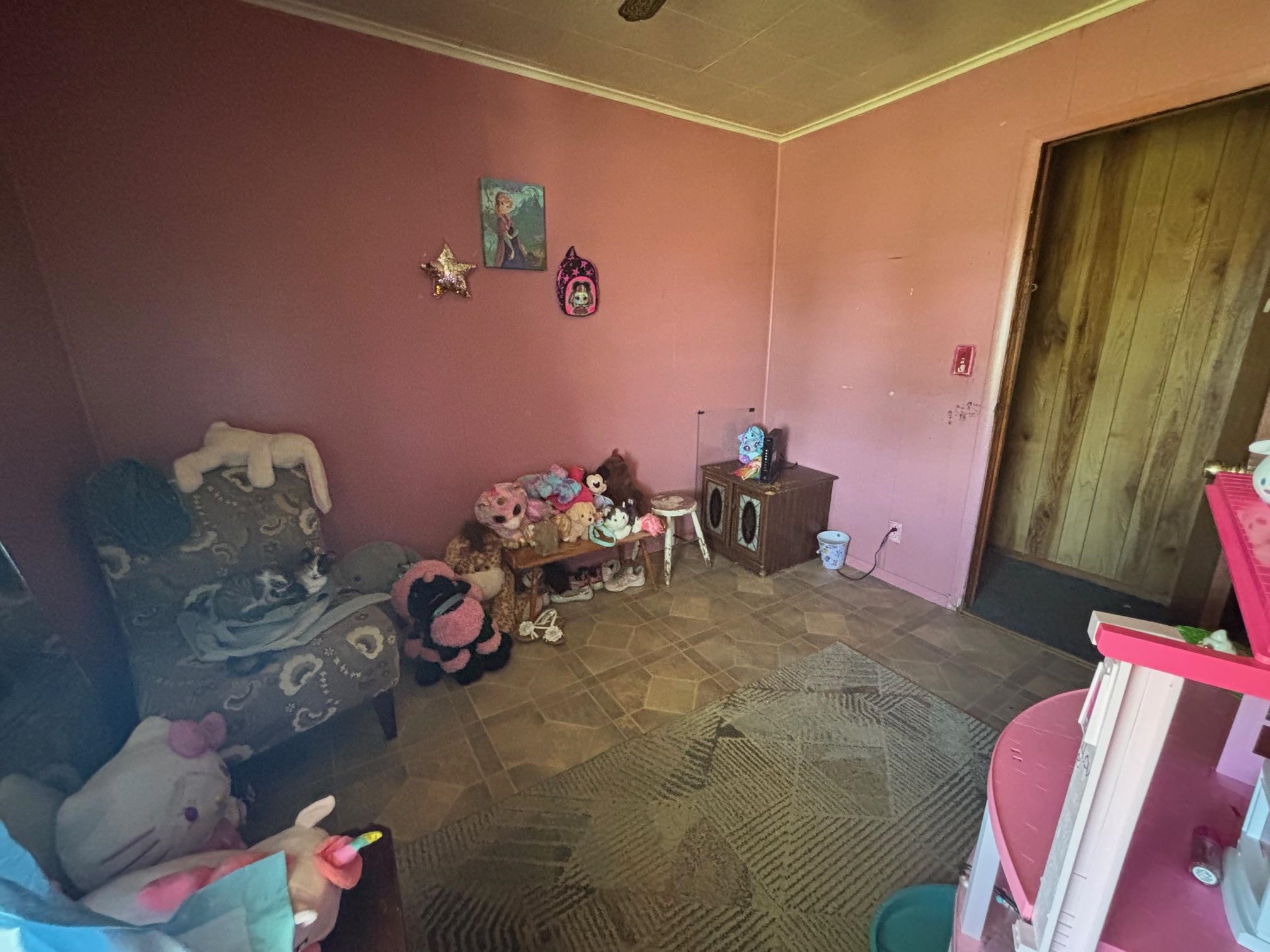 1922 Warden Spring Road Pulaski VA 24301