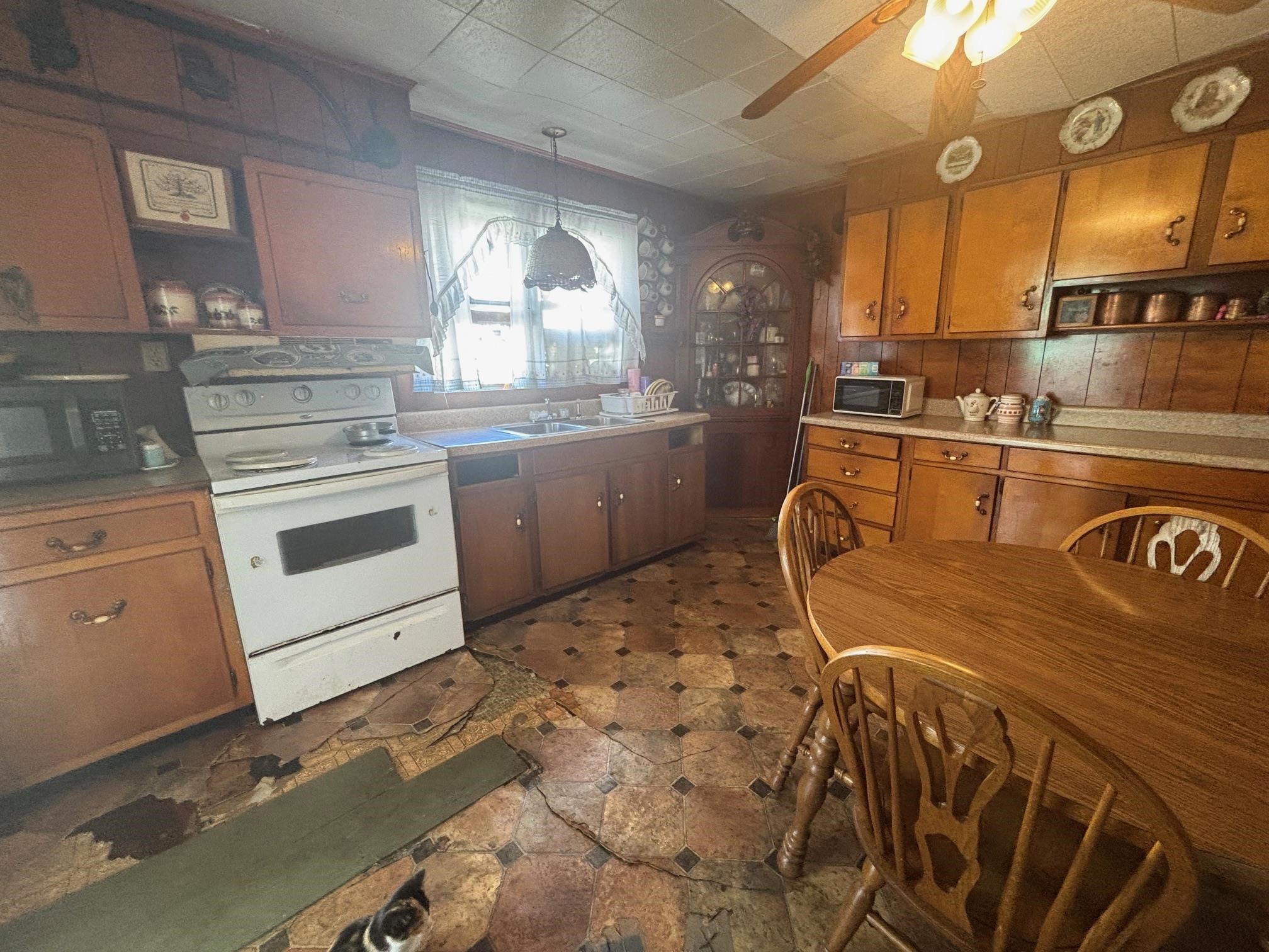 1922 Warden Spring Road Pulaski VA 24301