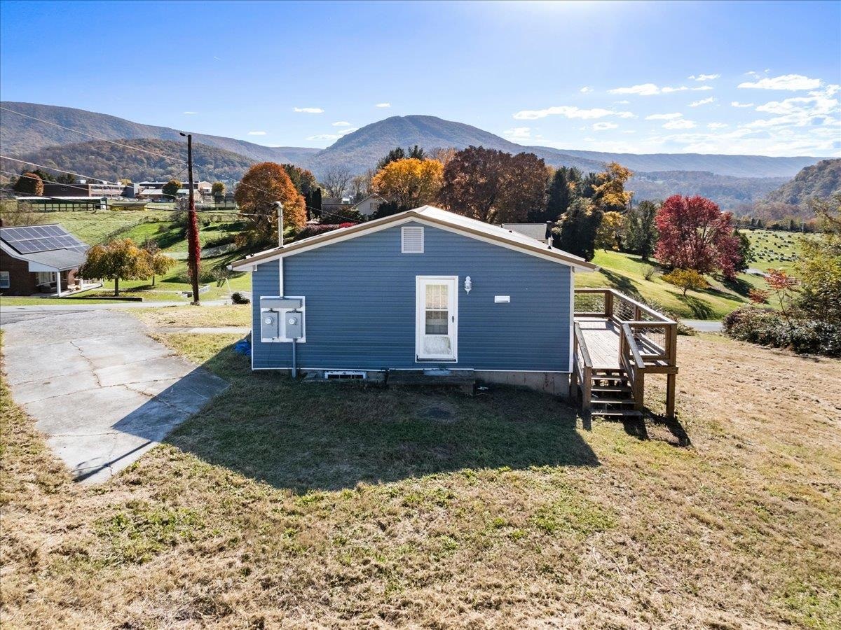 101 Warner Street Narrows VA 24124