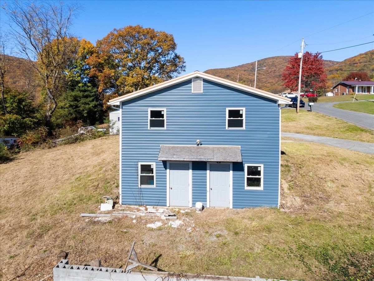 101 Warner Street Narrows VA 24124