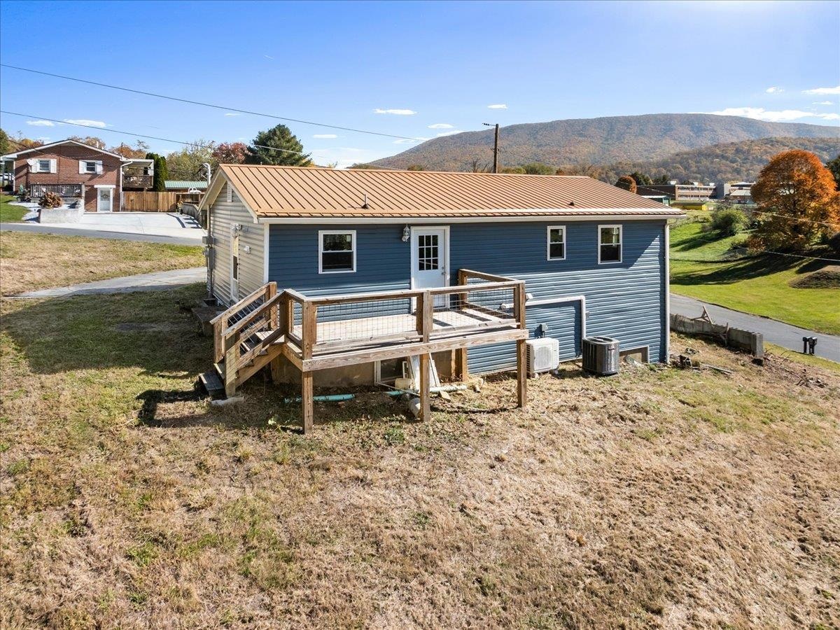101 Warner Street Narrows VA 24124